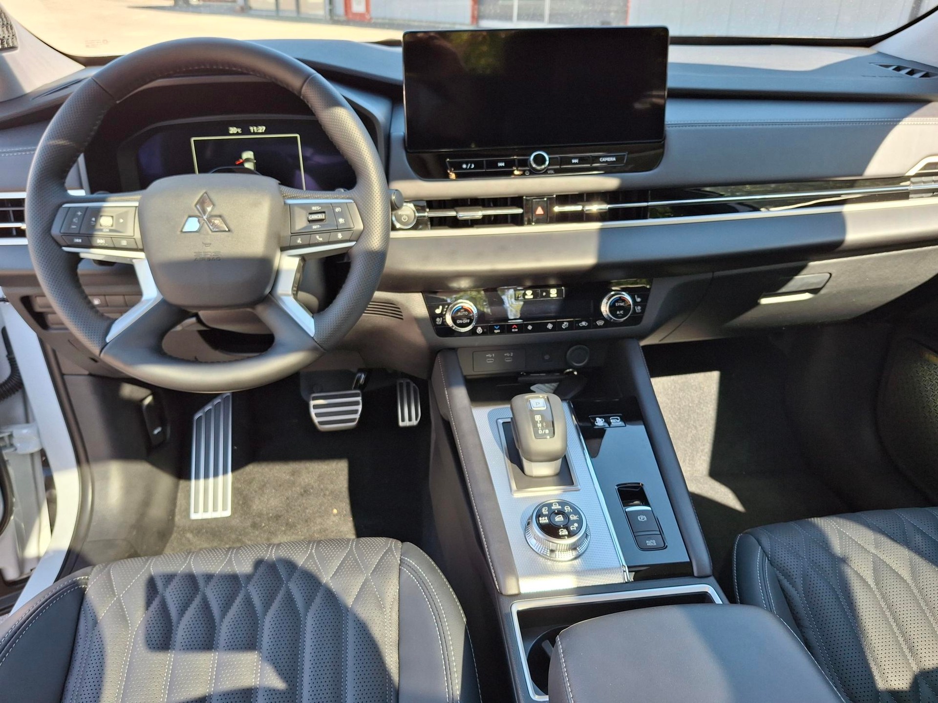 MITSUBISHI Outlander 2.4 PHEV Instyle Black Line 4WD Automatic-image-10