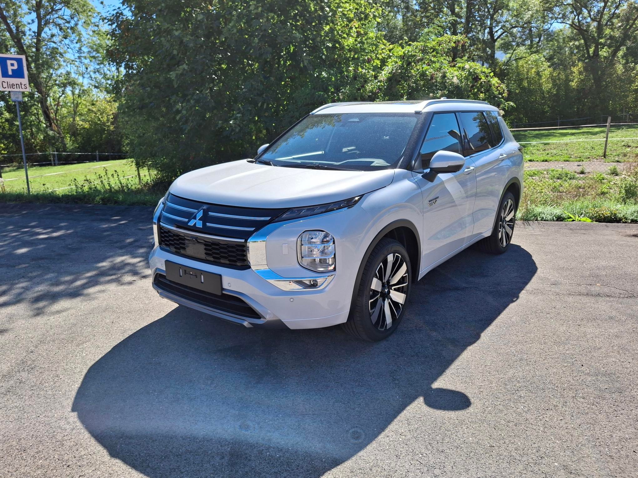 MITSUBISHI Outlander 2.4 PHEV Instyle Black Line 4WD Automatic — slika 1