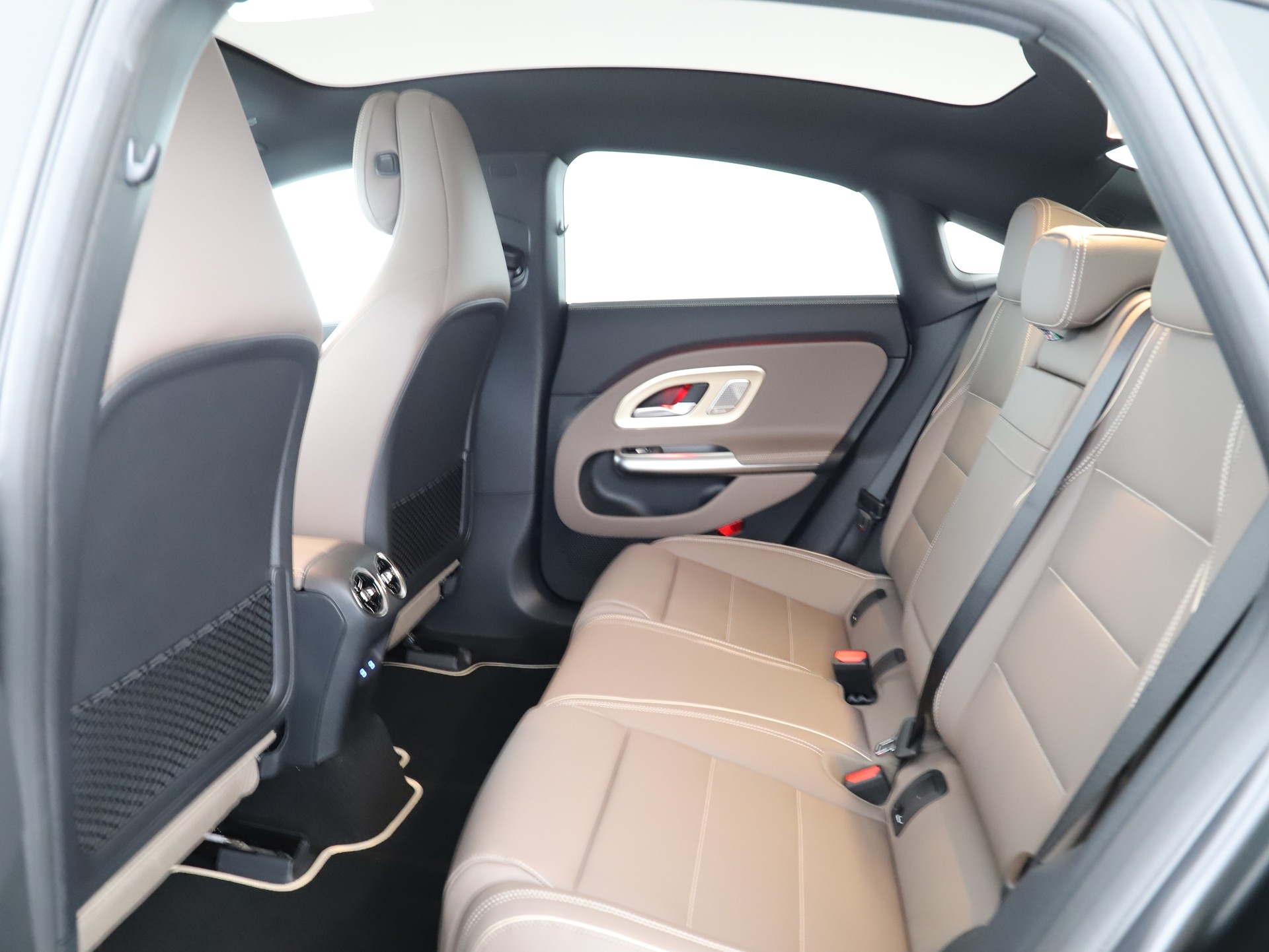 MERCEDES-BENZ CLA 250+ 85 kWh EQ-image-9