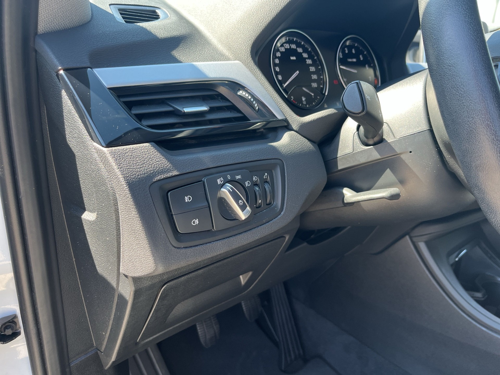 BMW X1 sDrive 18i-image-19