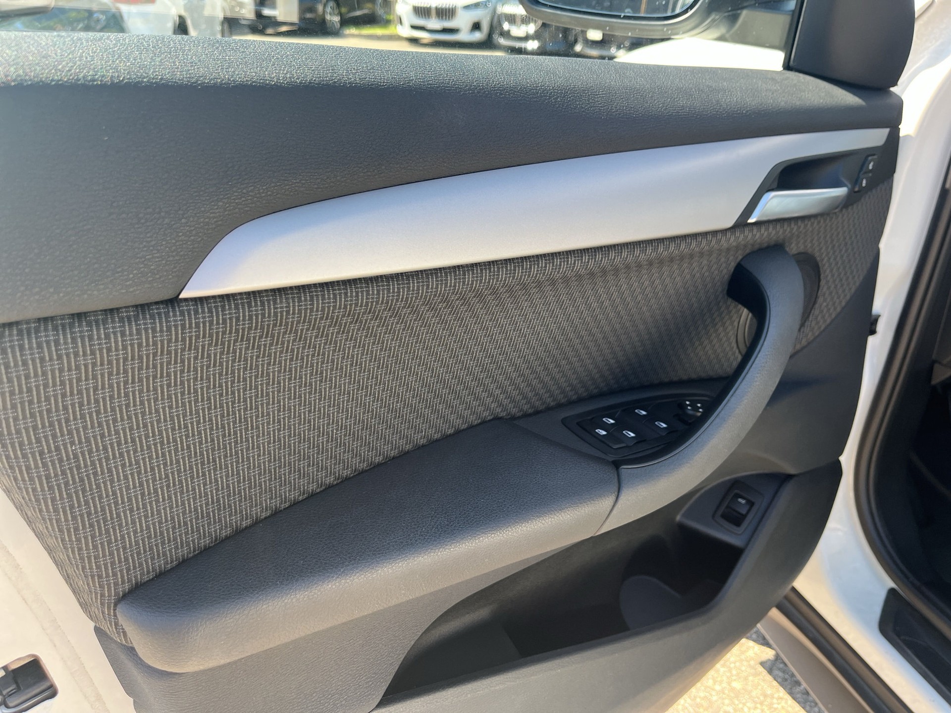 BMW X1 sDrive 18i-image-16