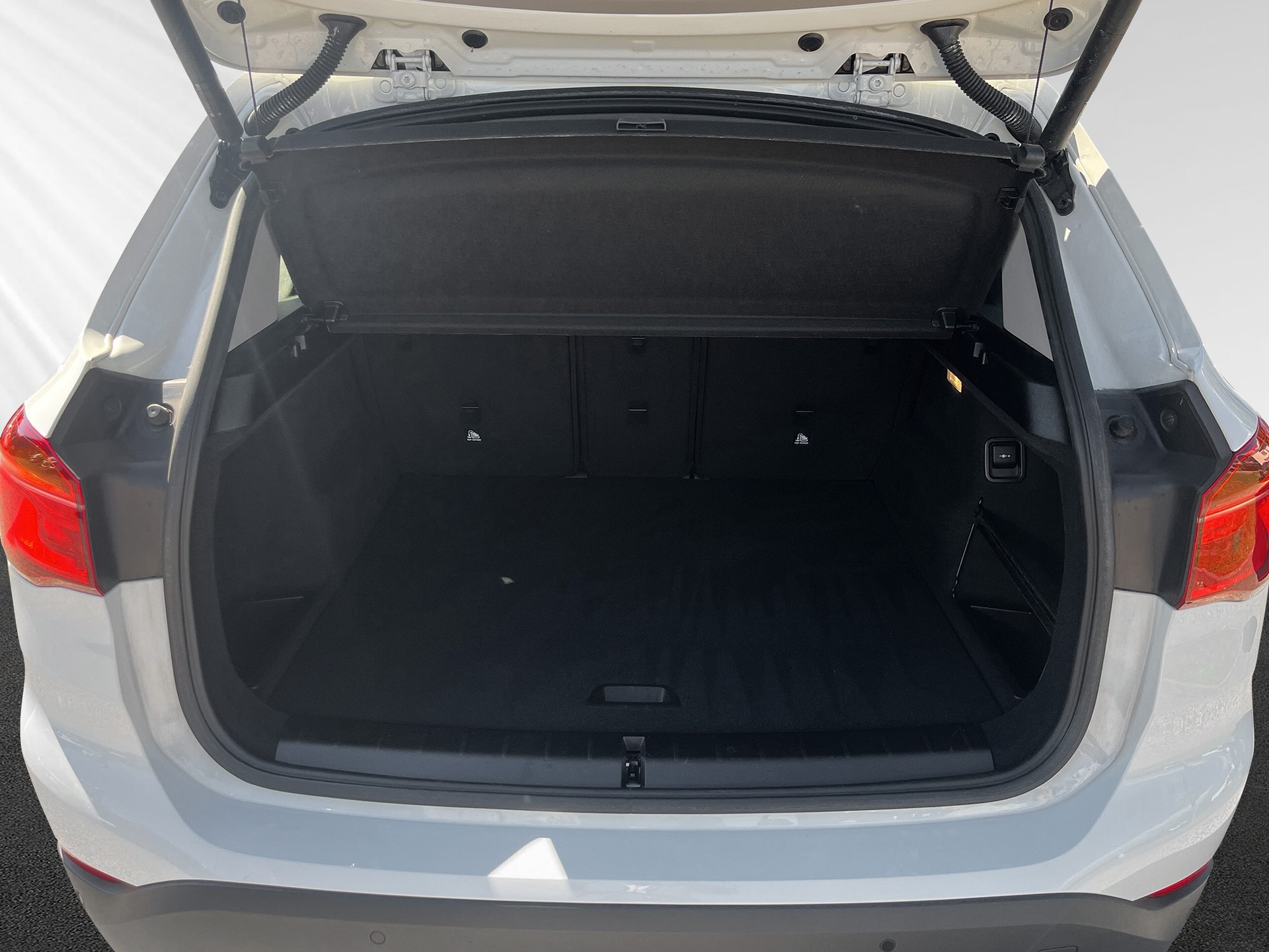 BMW X1 sDrive 18i-image-7