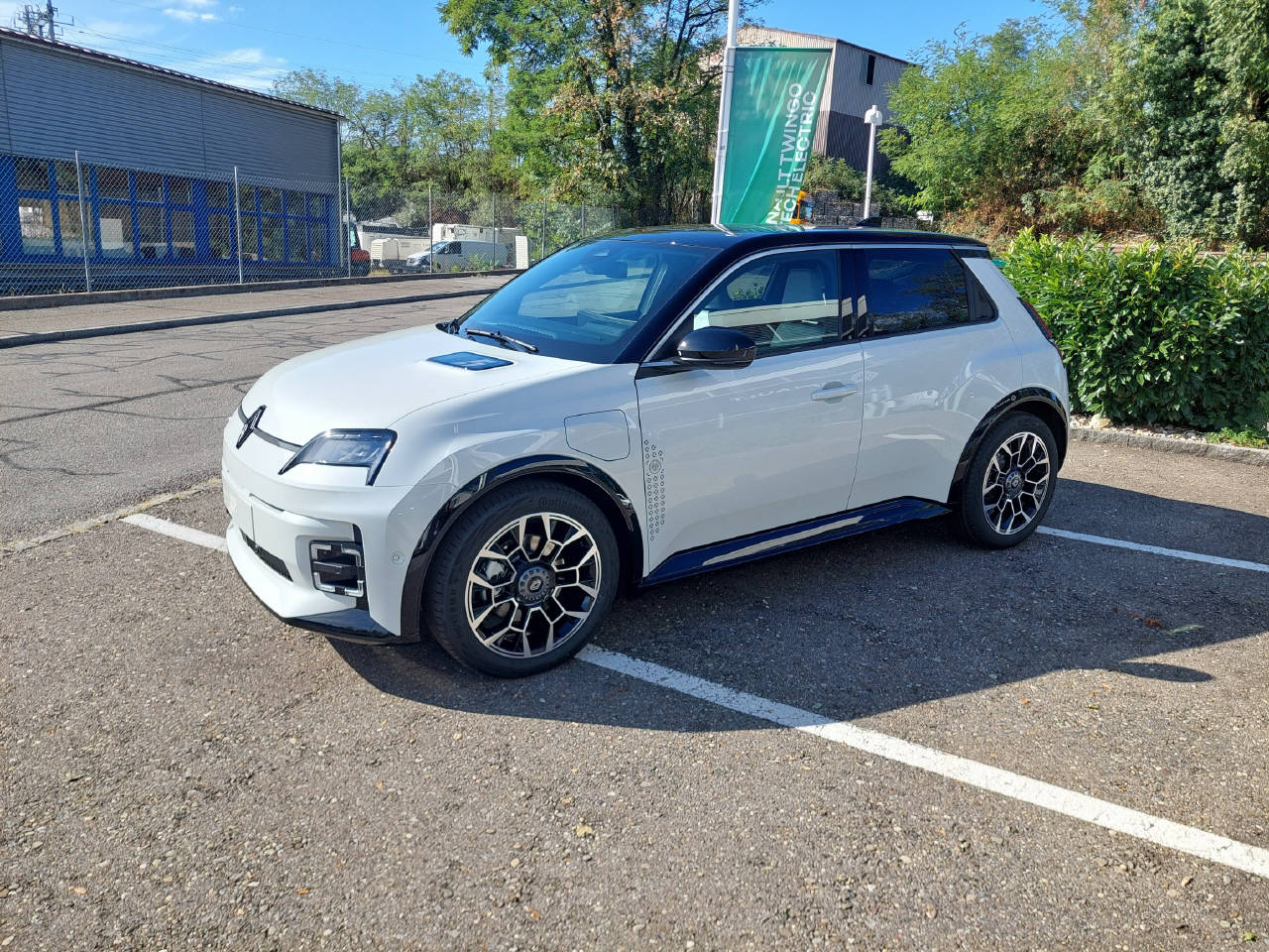 RENAULT R5 E-Tech Comfort Range Roland Garros-image-2