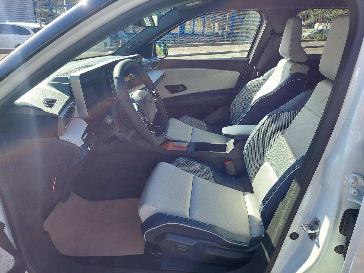 RENAULT R5 E-Tech Comfort Range Roland Garros-image-5