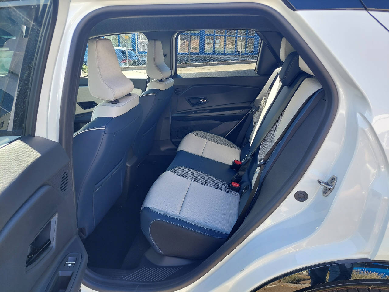 RENAULT R5 E-Tech Comfort Range Roland Garros-image-6