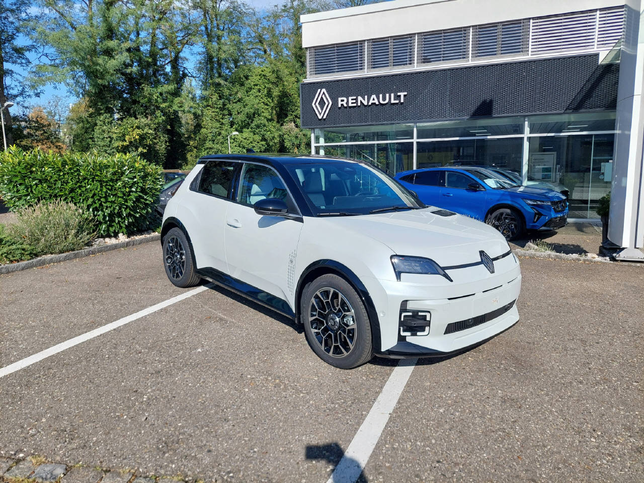 RENAULT R5 E-Tech Comfort Range Roland Garros-image-0