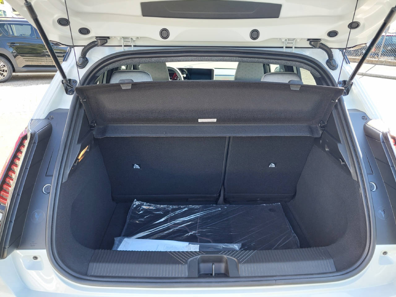 RENAULT R5 E-Tech Comfort Range Roland Garros-image-8