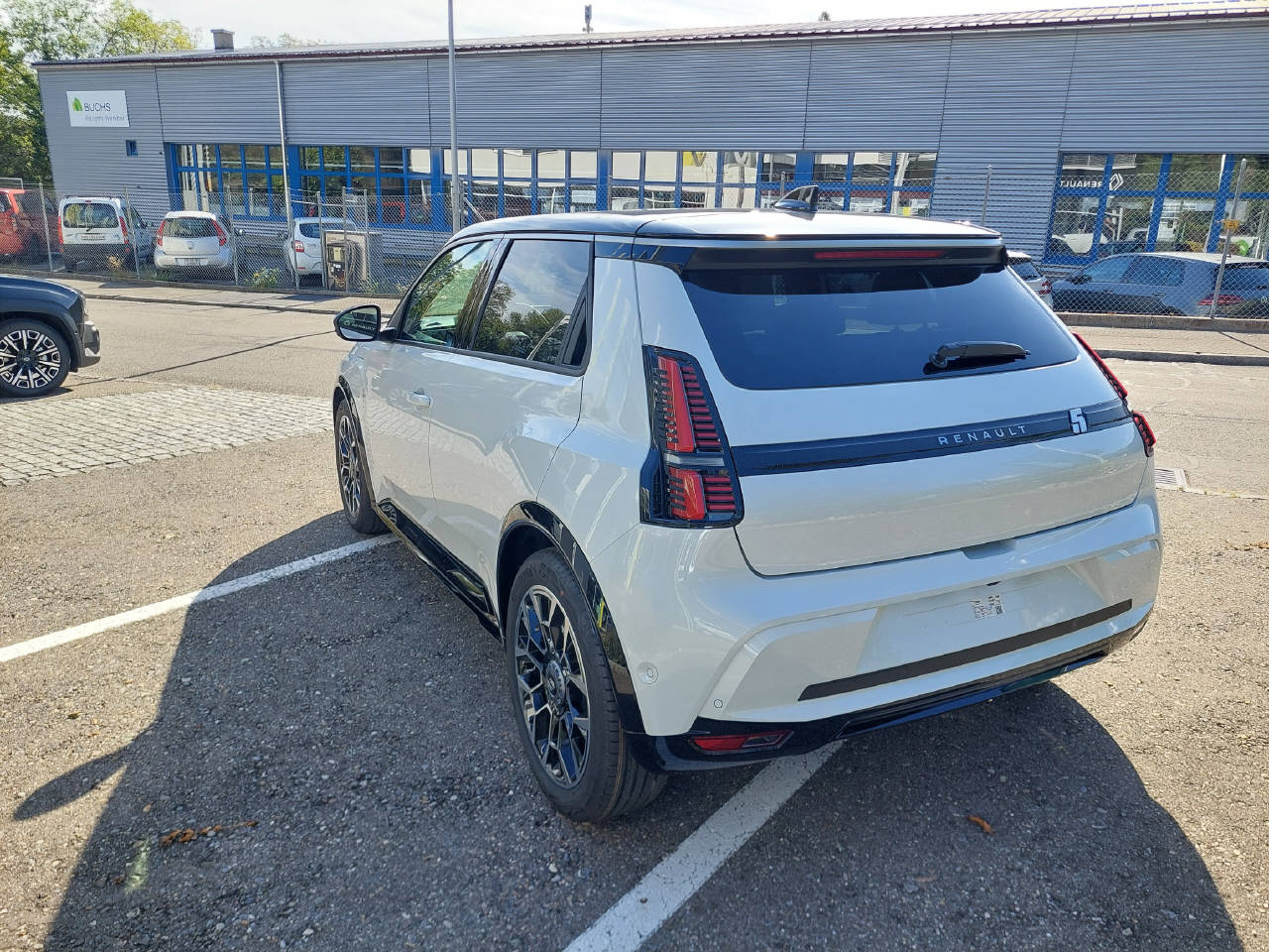 RENAULT R5 E-Tech Comfort Range Roland Garros-image-3