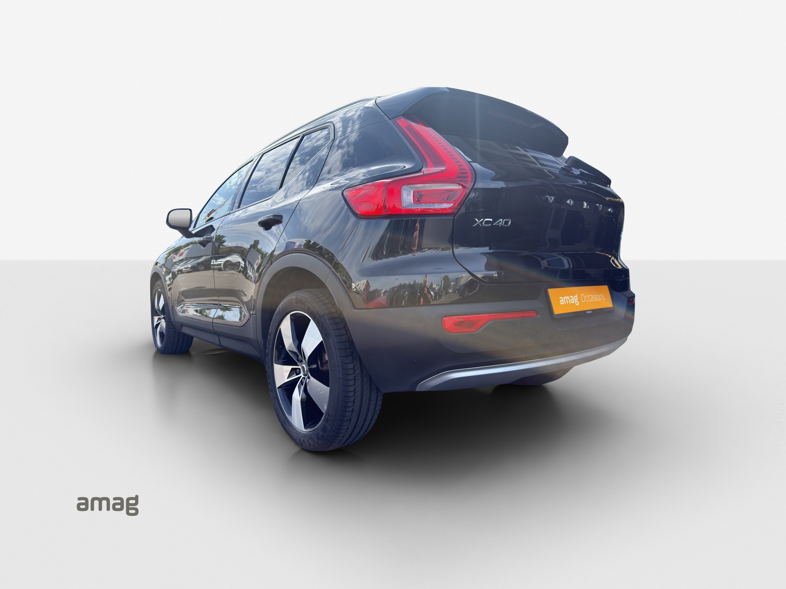 VOLVO XC40 T2 Momentum-image-2