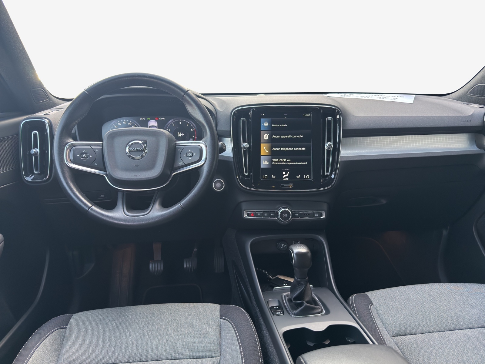 VOLVO XC40 T2 Momentum-image-8