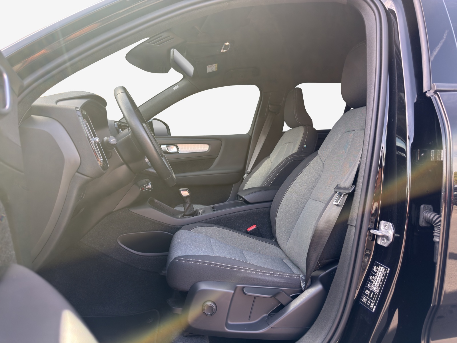 VOLVO XC40 T2 Momentum-image-7