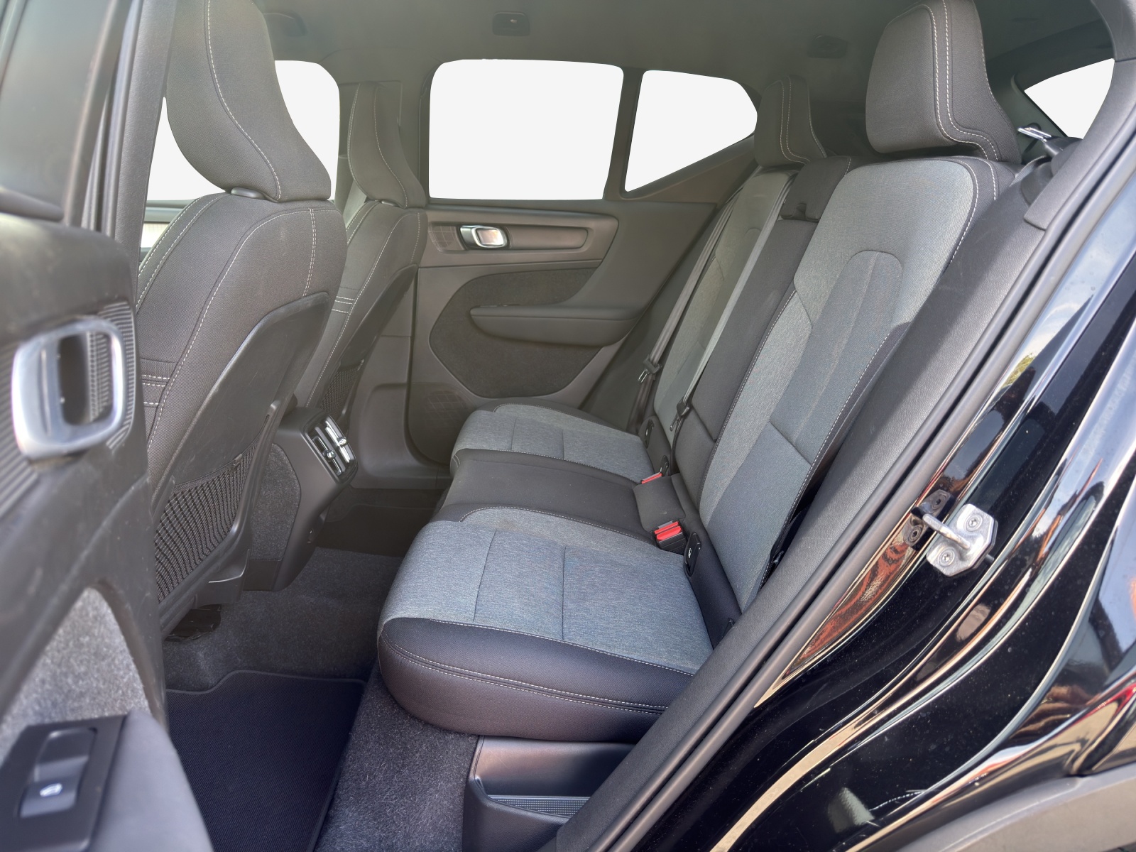 VOLVO XC40 T2 Momentum-image-11