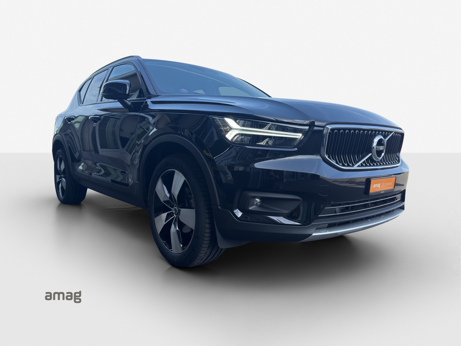 VOLVO XC40 T2 Momentum-image-5