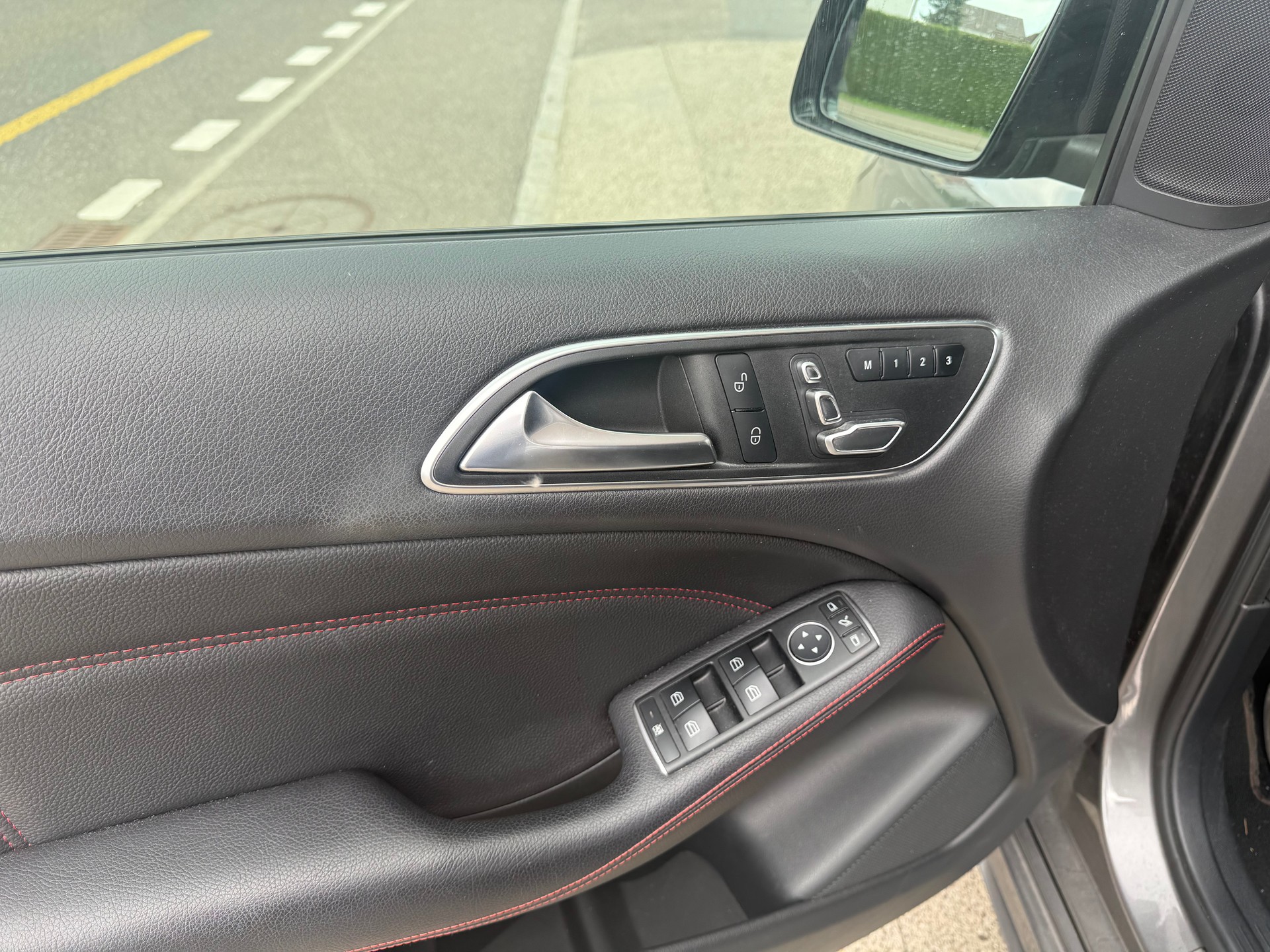 MERCEDES-BENZ B 220 CDI Swiss Star Edition Style 4Matic 7G-DCT-image-11