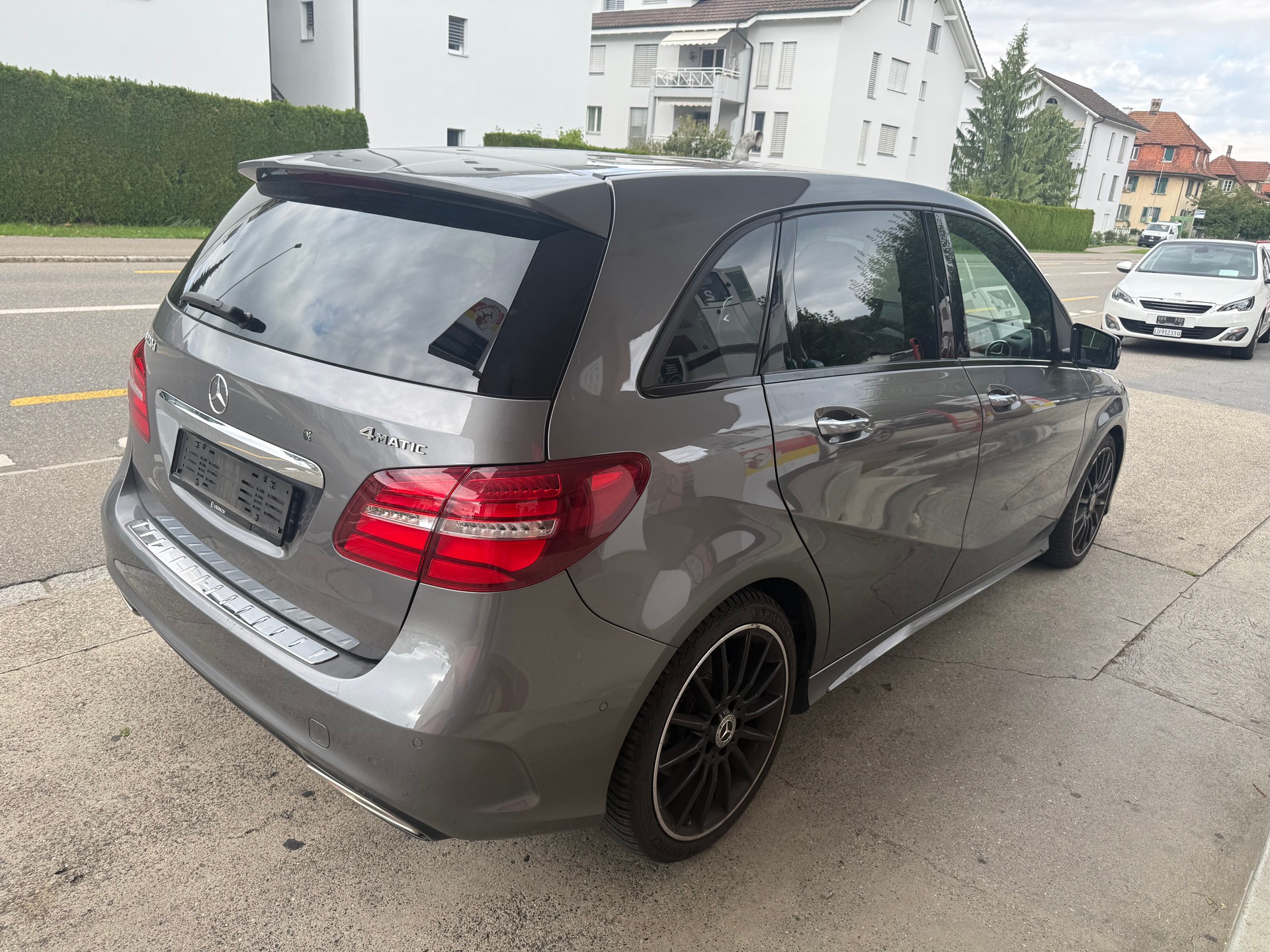 MERCEDES-BENZ B 220 CDI Swiss Star Edition Style 4Matic 7G-DCT-image-3