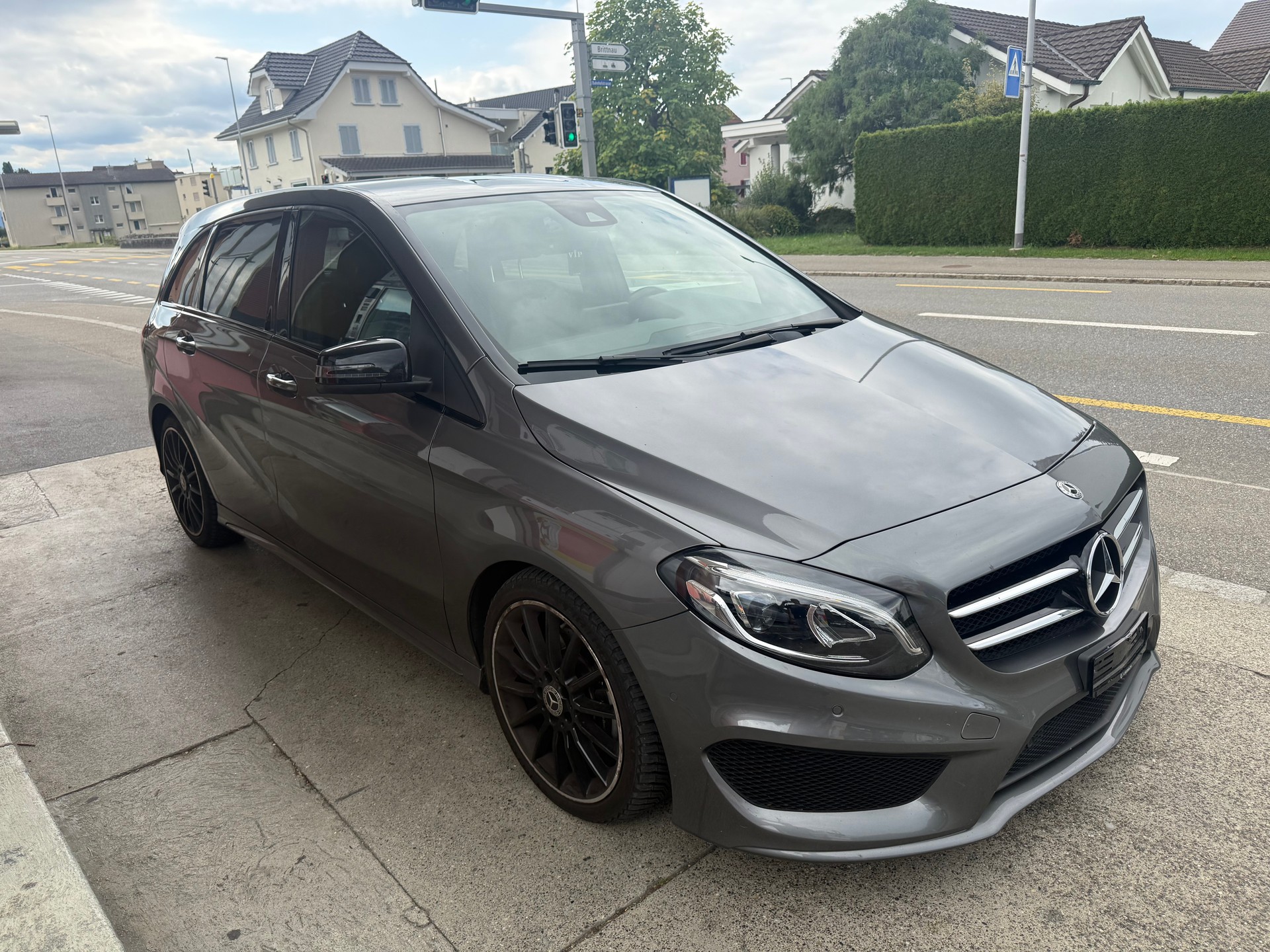 MERCEDES-BENZ B 220 CDI Swiss Star Edition Style 4Matic 7G-DCT-image-2