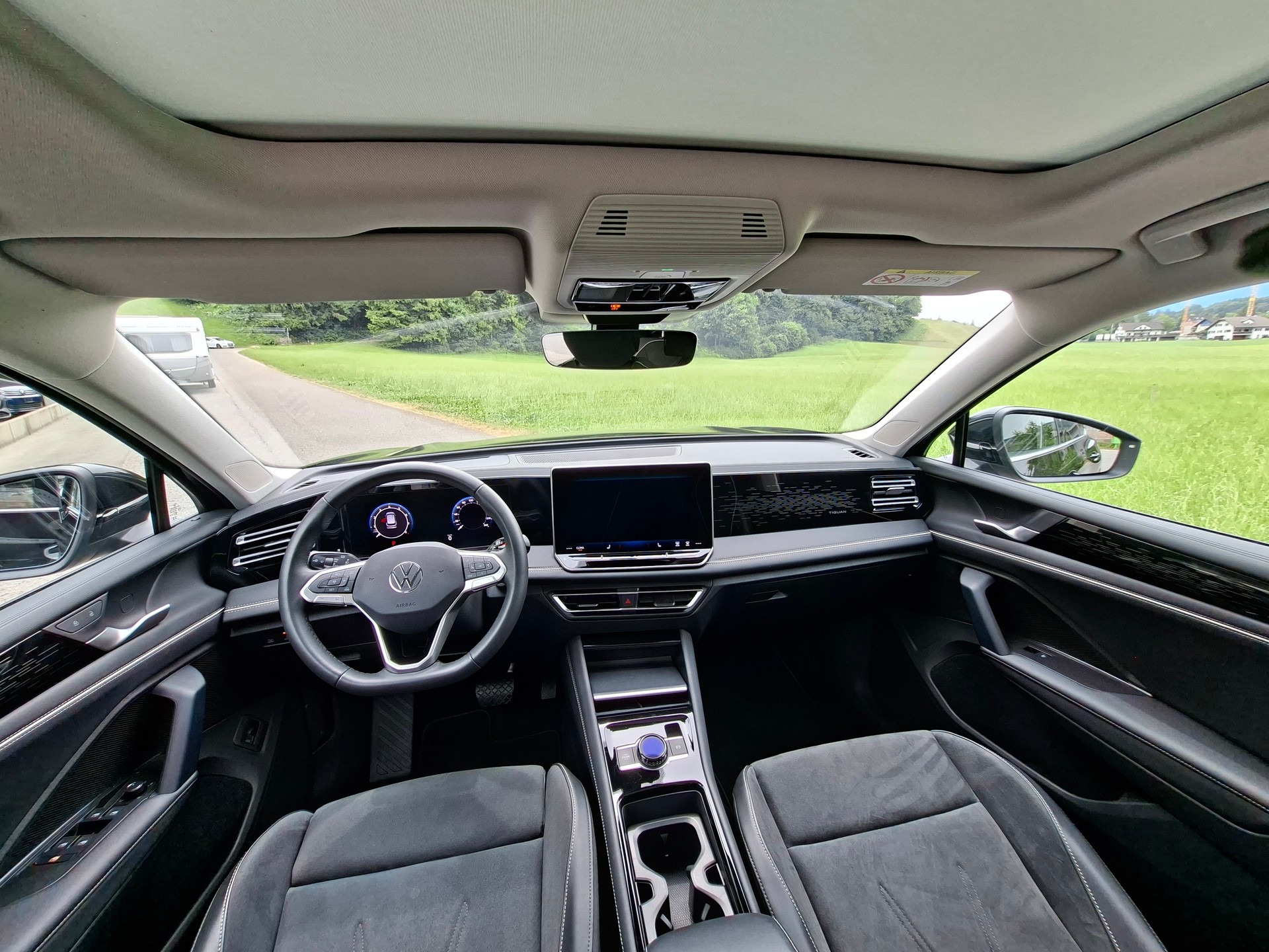 VW Tiguan 2.0 TSI DSG Elegance 4Motion *Panormadach+Anhängerkupplung*-image-9