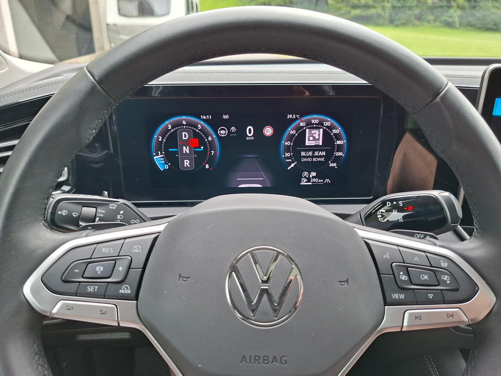 VW Tiguan 2.0 TSI DSG Elegance 4Motion *Panormadach+Anhängerkupplung*-image-10