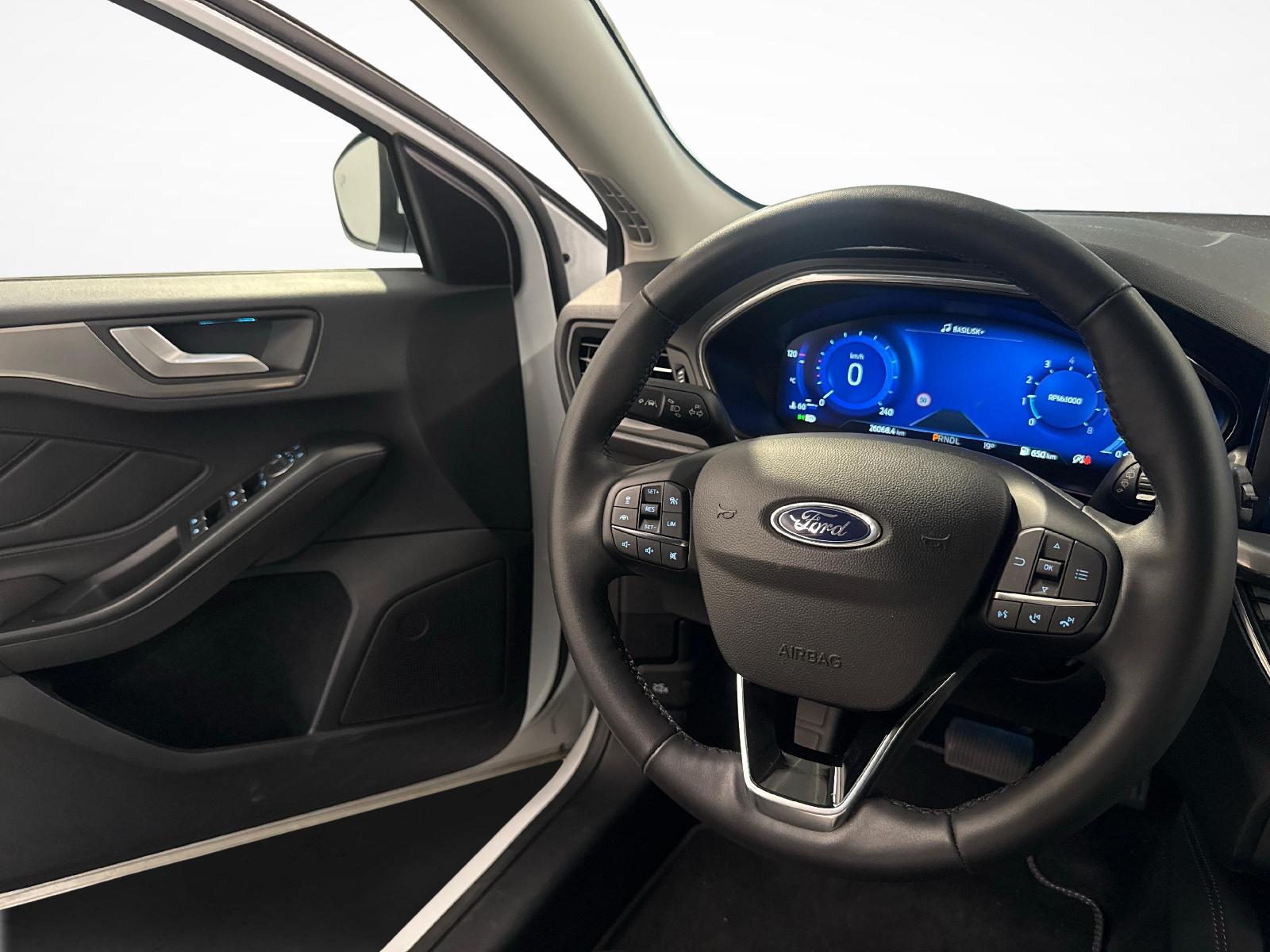 FORD Focus 1.0i EcoB Hybrid 155 Titanium X-image-13