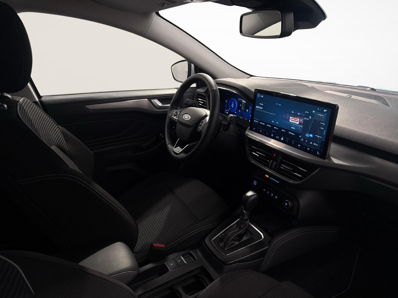 FORD Focus 1.0i EcoB Hybrid 155 Titanium X-image-9