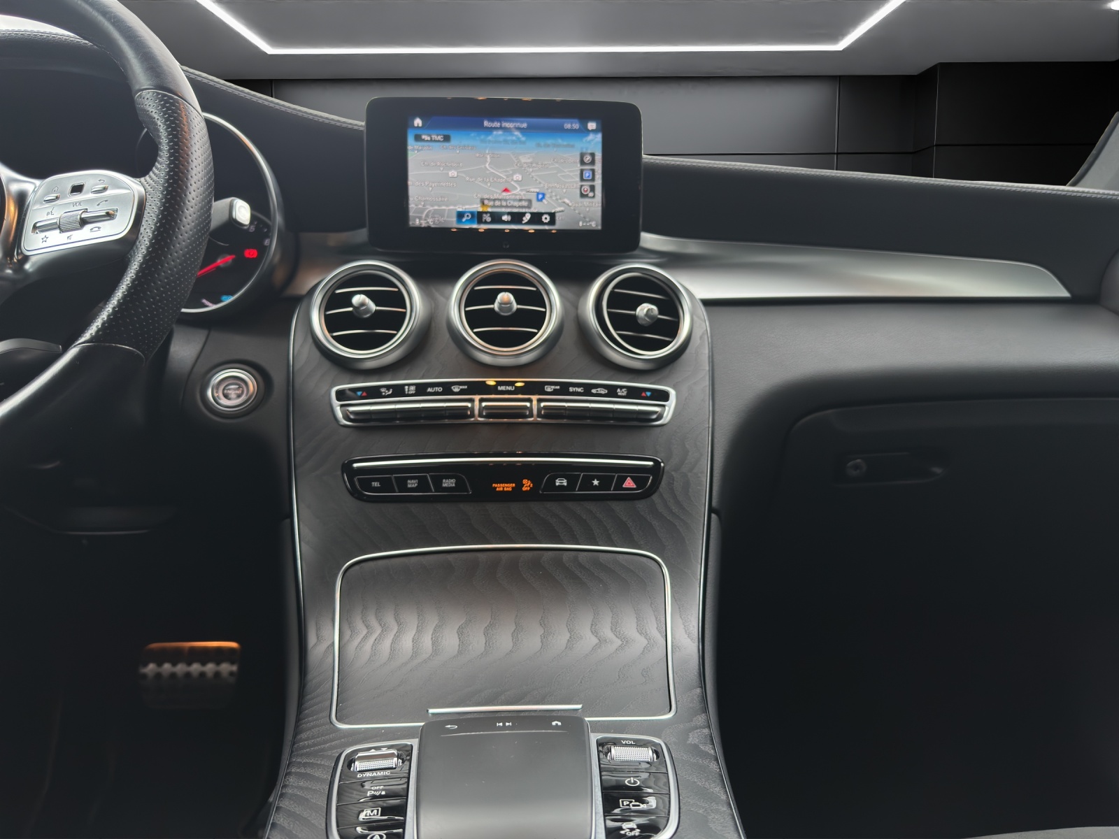 MERCEDES-BENZ GLC 200 AMG Line 4Matic-image-9