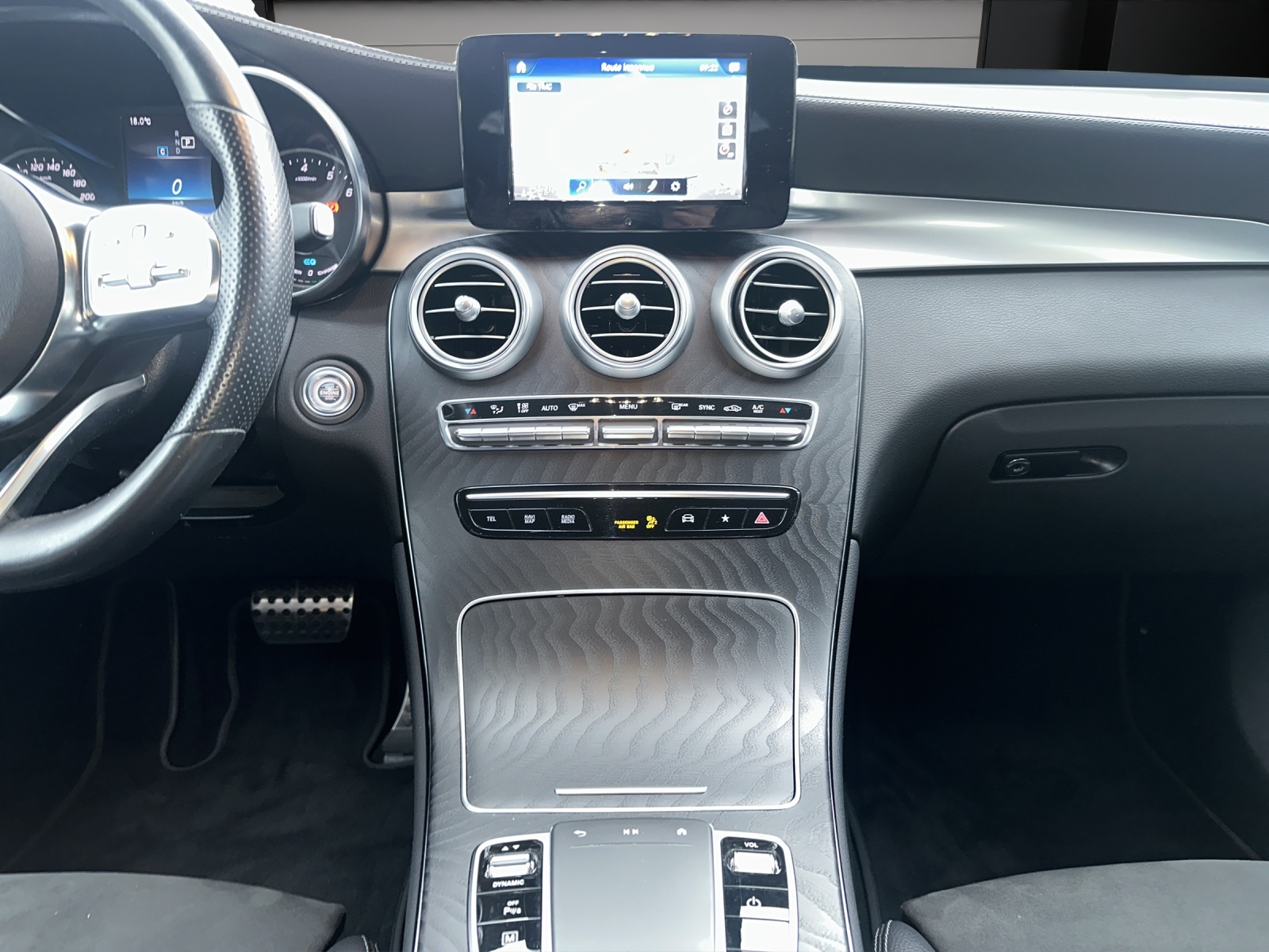 MERCEDES-BENZ GLC 200 AMG Line 4Matic-image-10