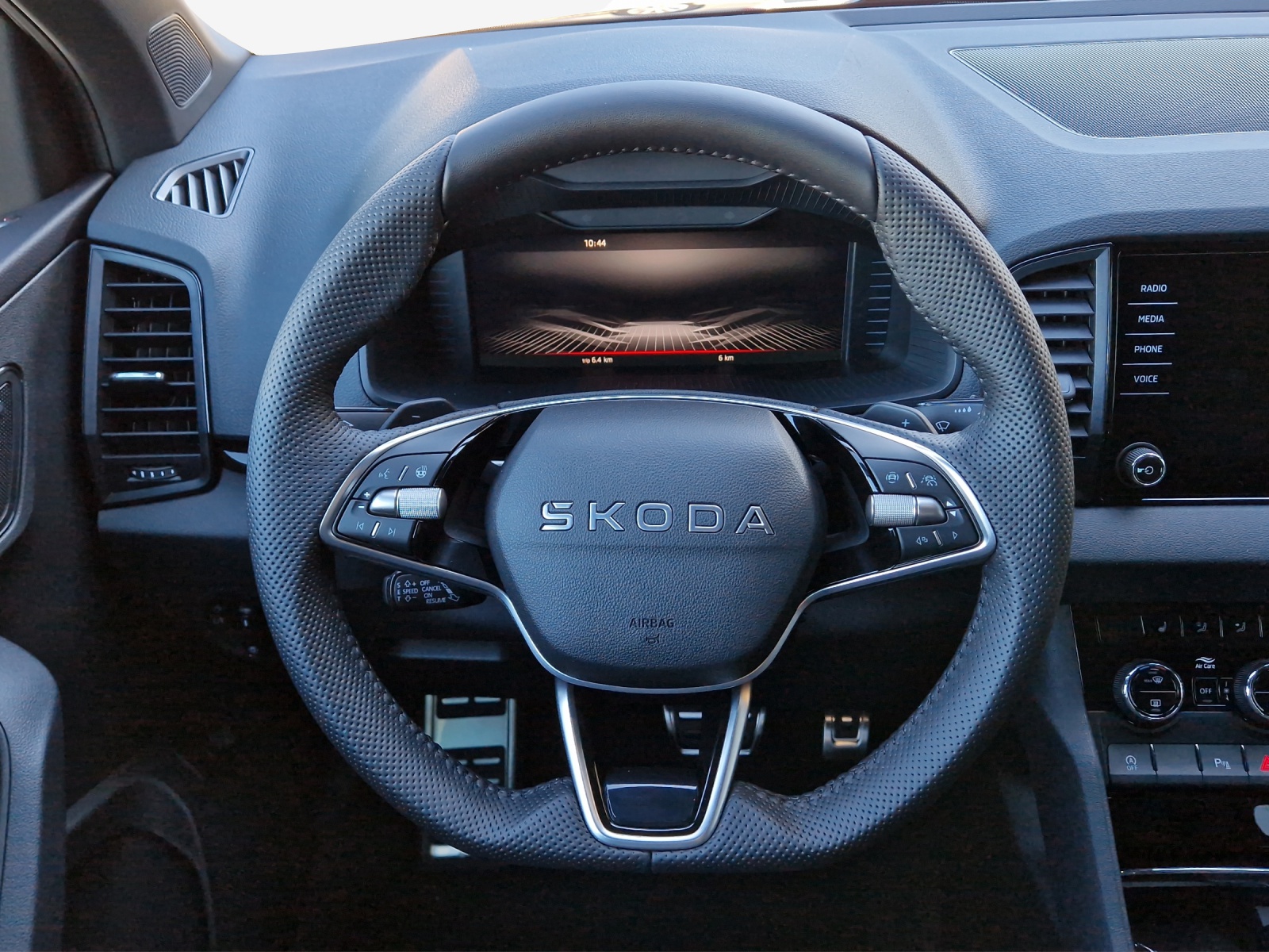 SKODA Karoq 1.5 TSI SportLine DSG-image-9
