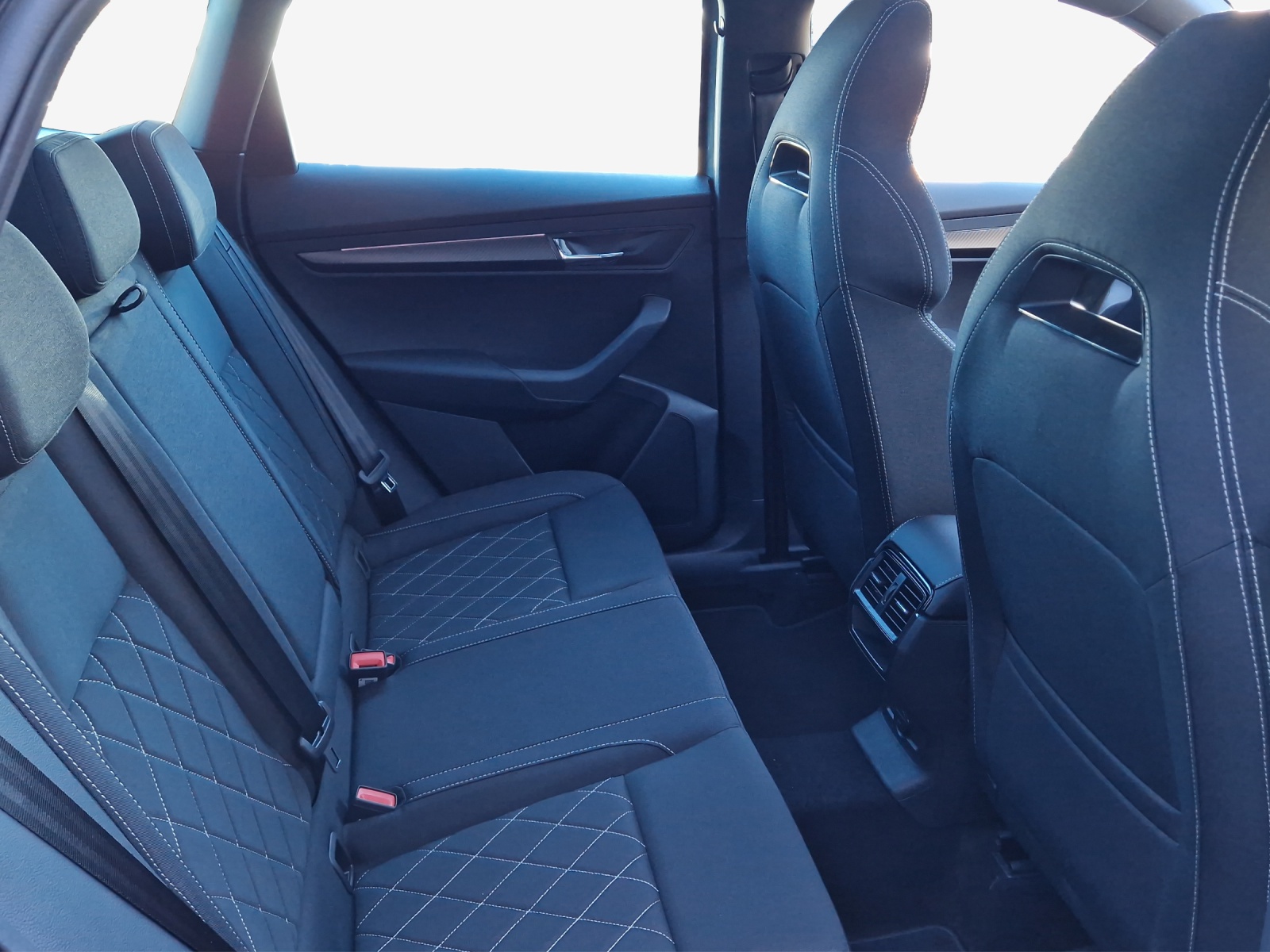 SKODA Karoq 1.5 TSI SportLine DSG-image-15