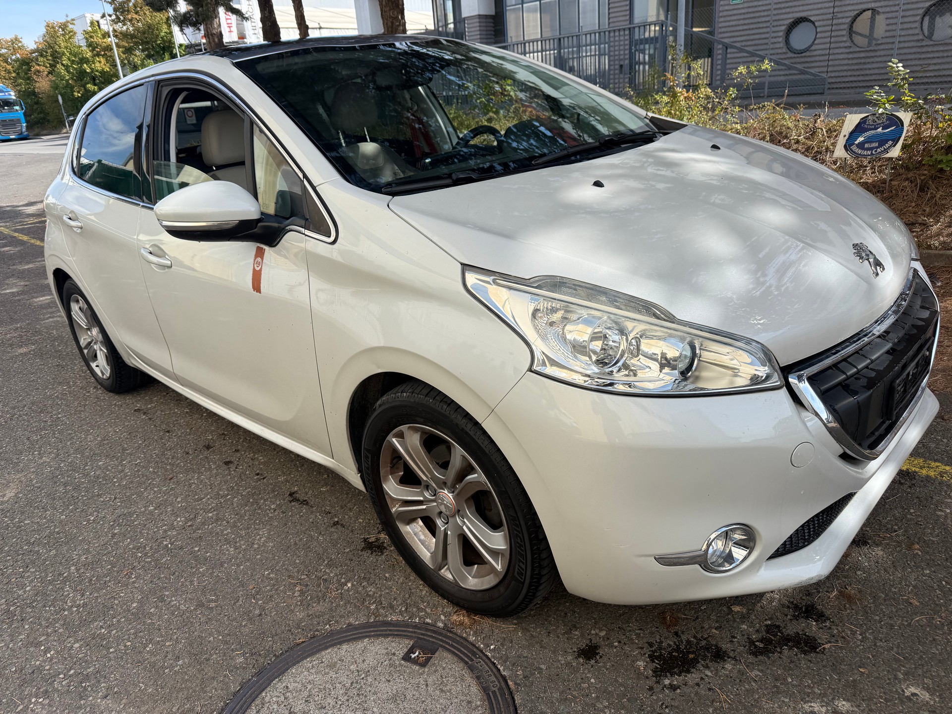 PEUGEOT 208 1.2 THP Roland Garros-image-1