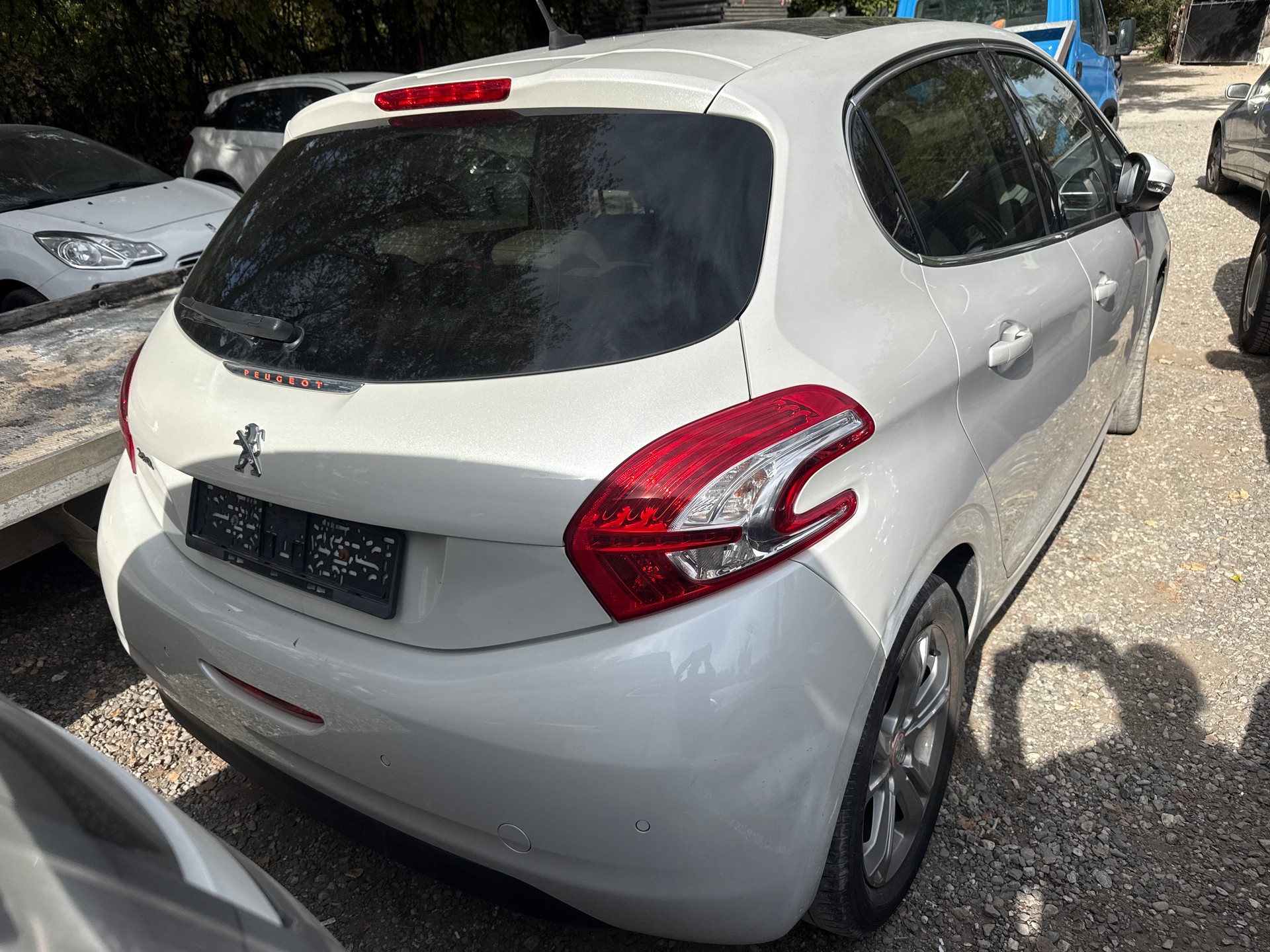 PEUGEOT 208 1.2 THP Roland Garros-image-2