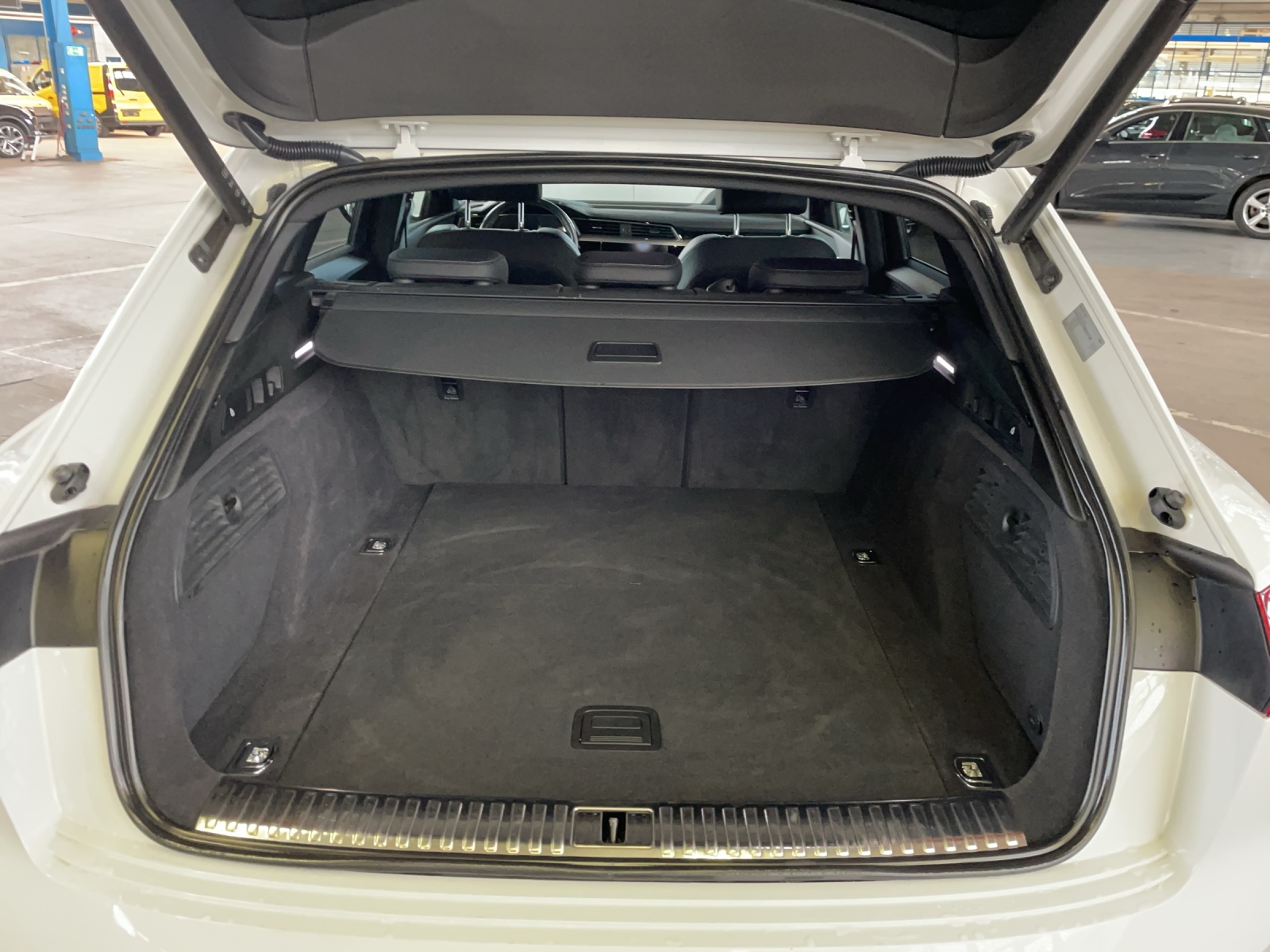 AUDI e-tron 55 Advanced quattro-image-15