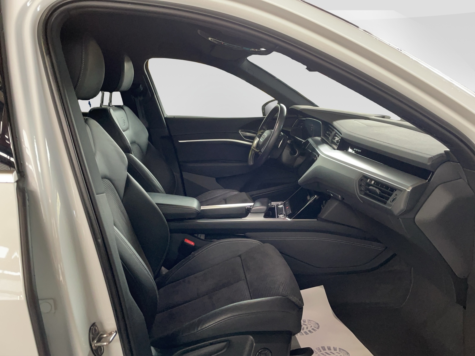 AUDI e-tron 55 Advanced quattro-image-13