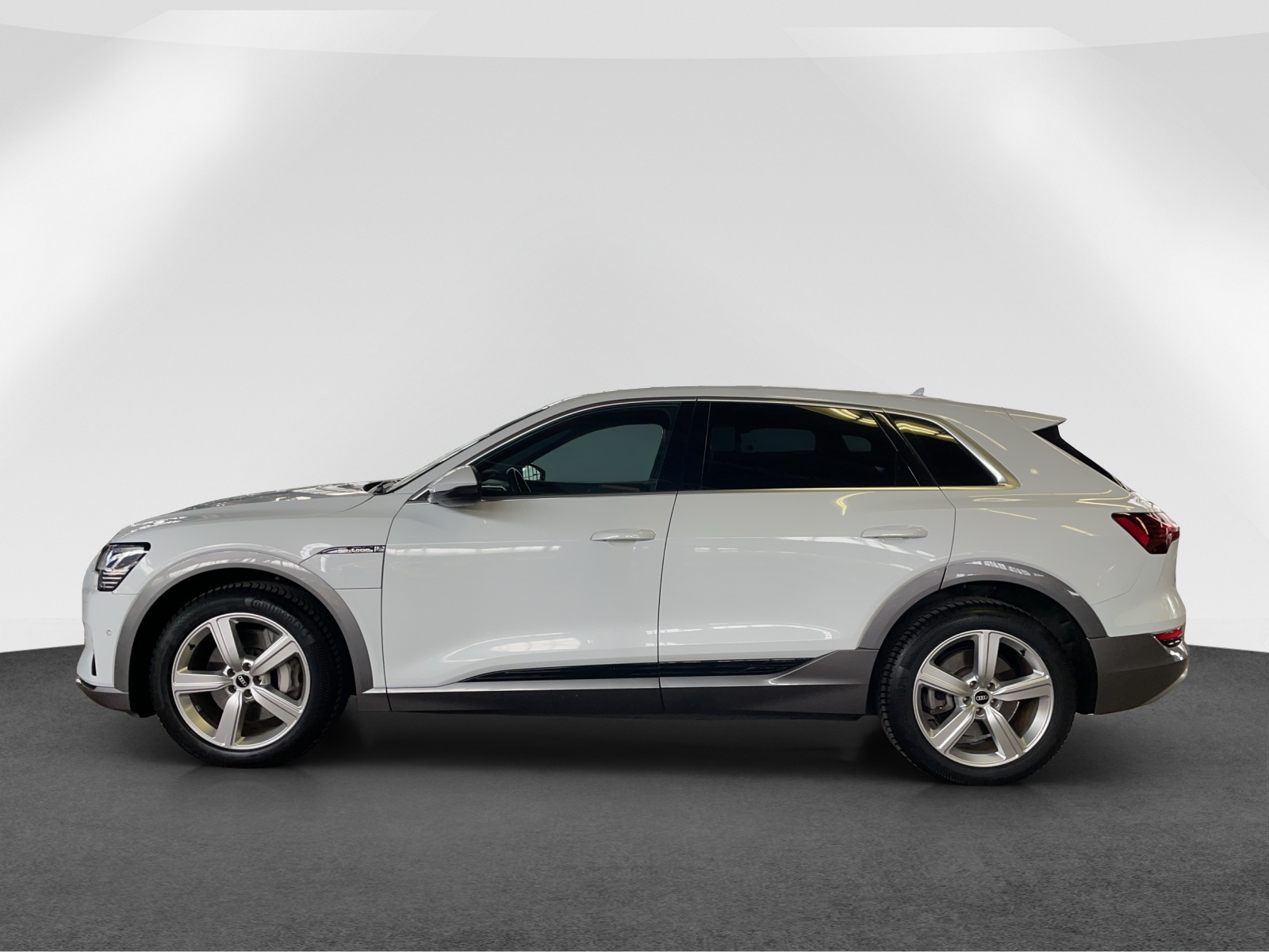 AUDI e-tron 55 Advanced quattro-image-3