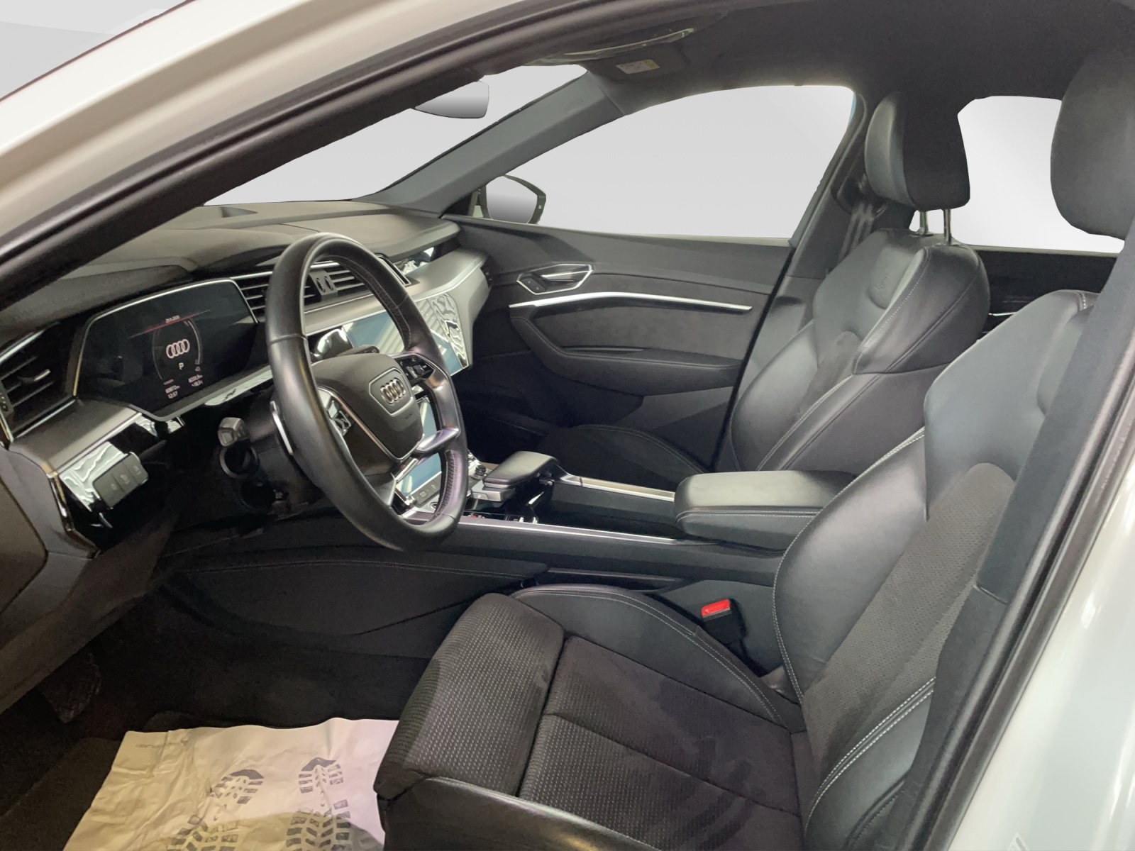 AUDI e-tron 55 Advanced quattro-image-8