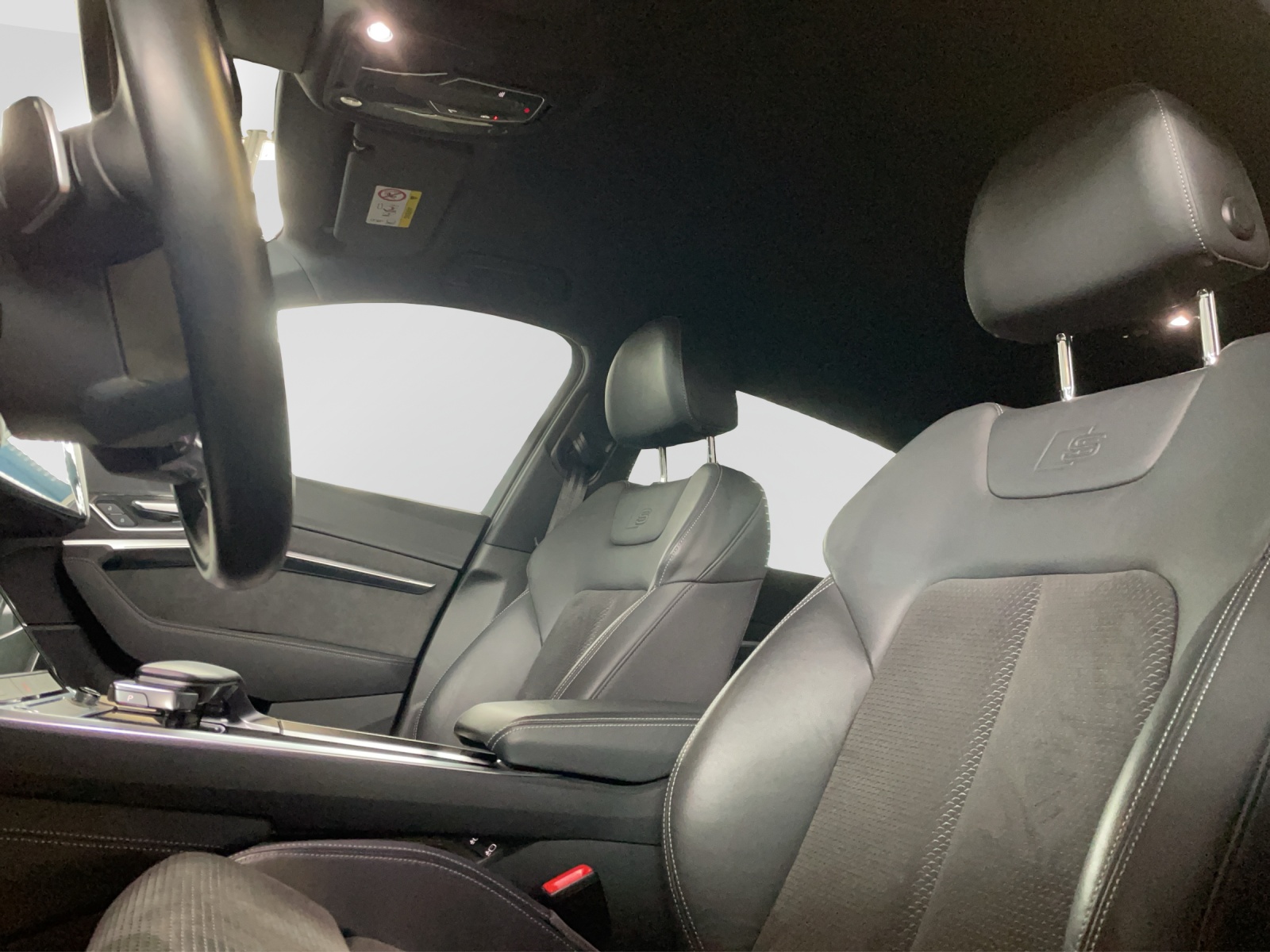 AUDI e-tron 55 Advanced quattro-image-12
