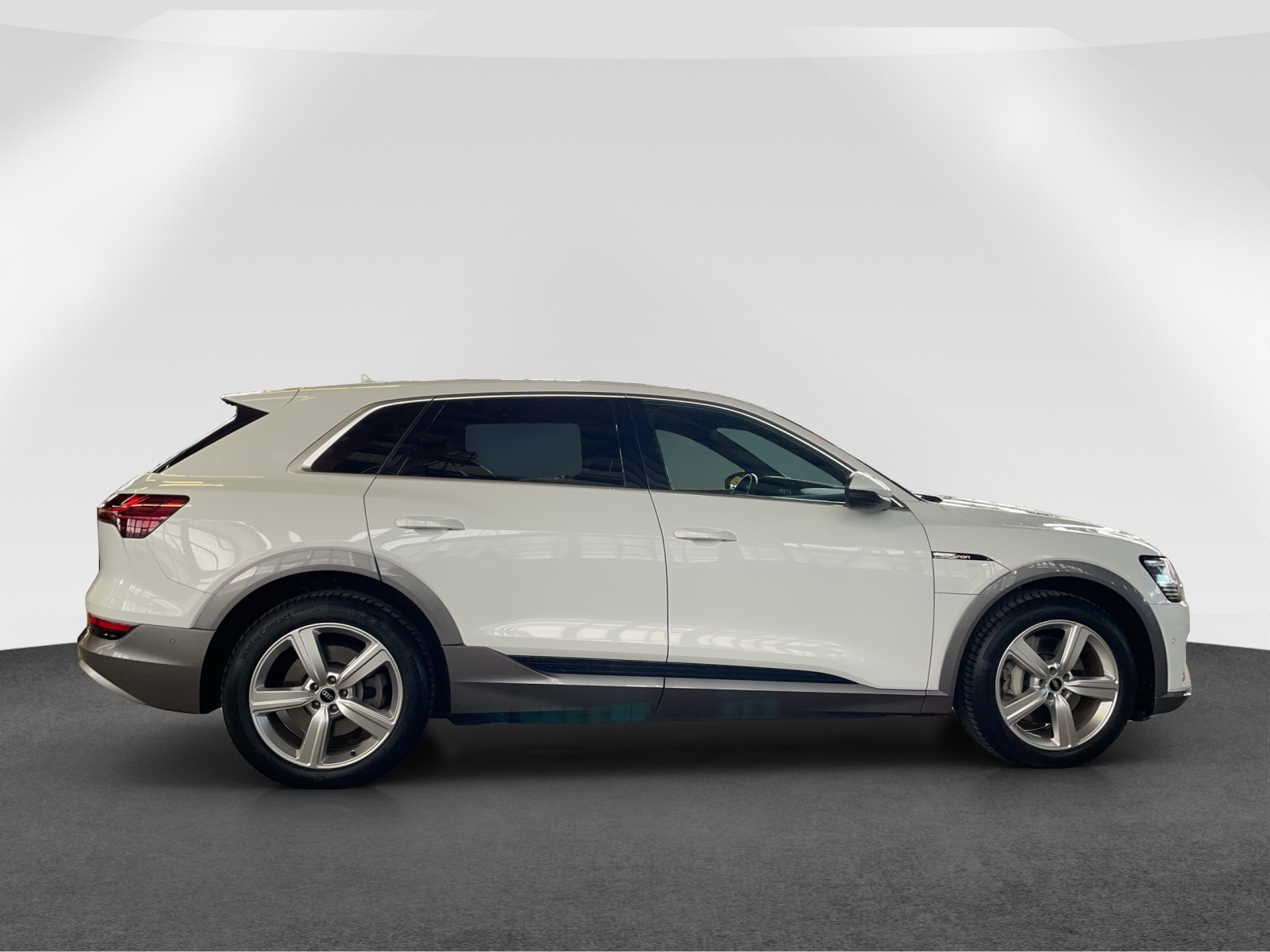 AUDI e-tron 55 Advanced quattro-image-7