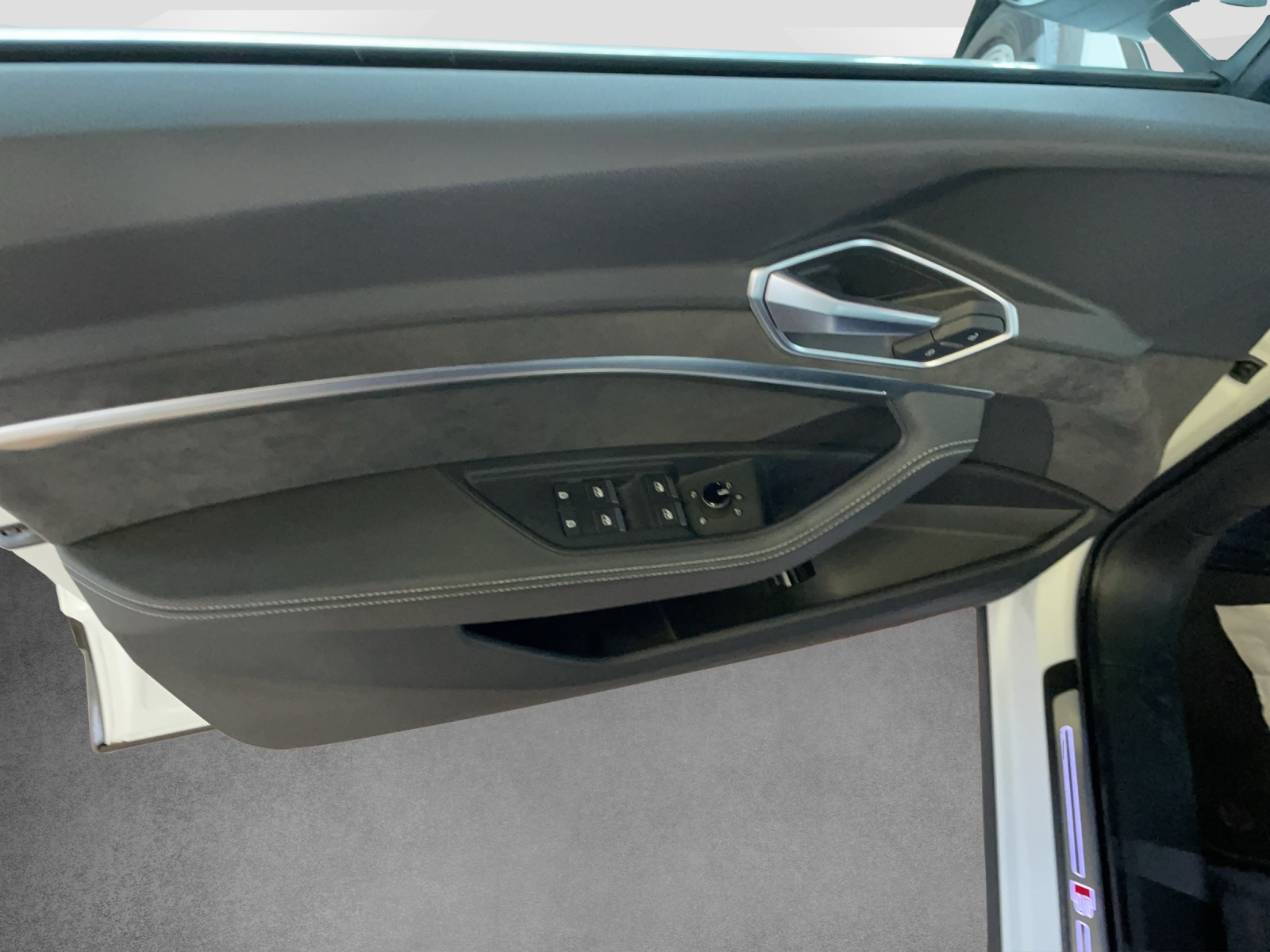 AUDI e-tron 55 Advanced quattro-image-11