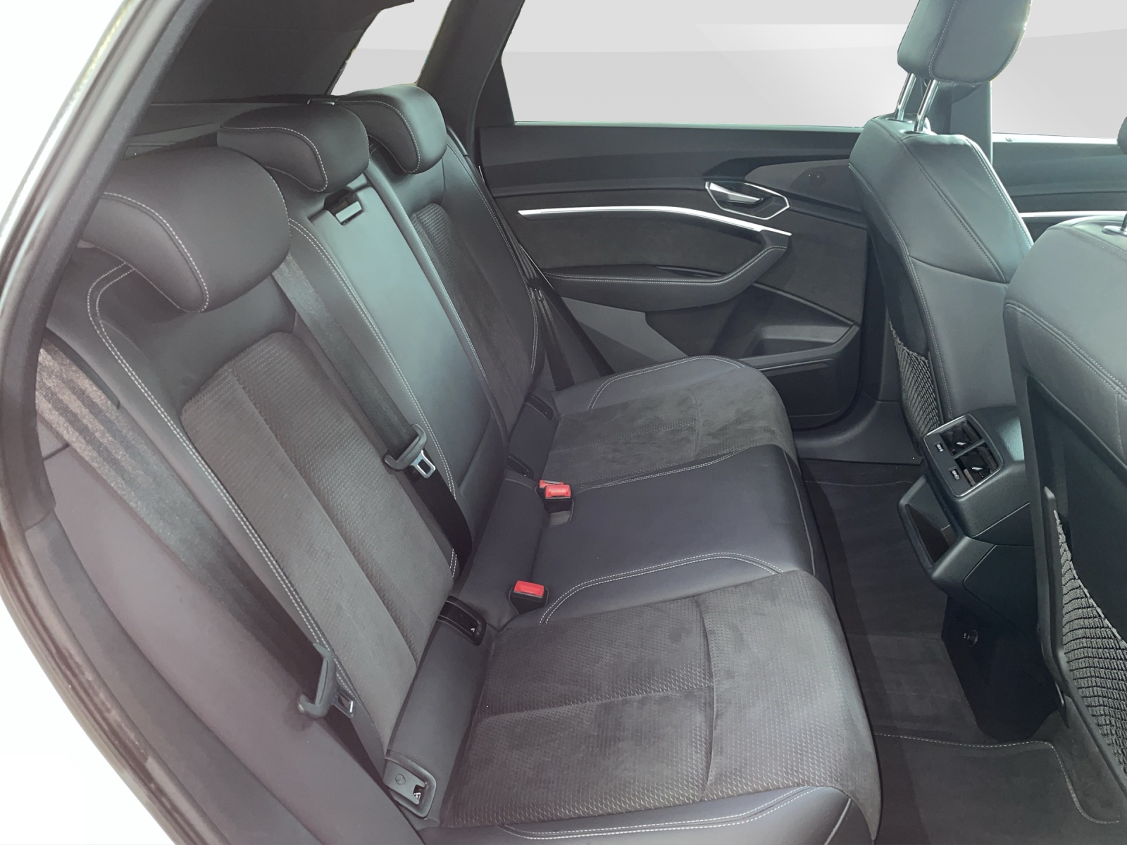 AUDI e-tron 55 Advanced quattro-image-14