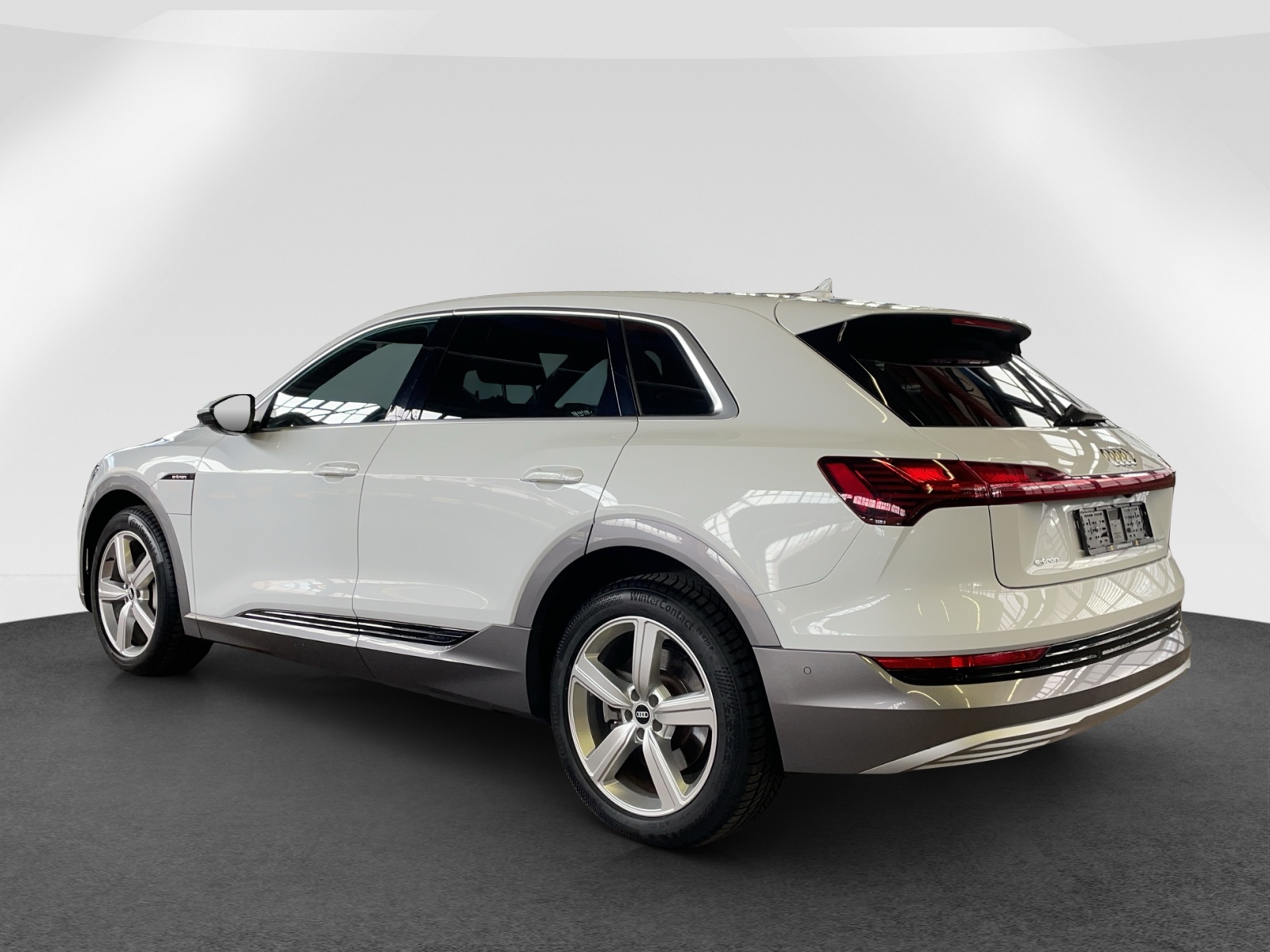 AUDI e-tron 55 Advanced quattro-image-4