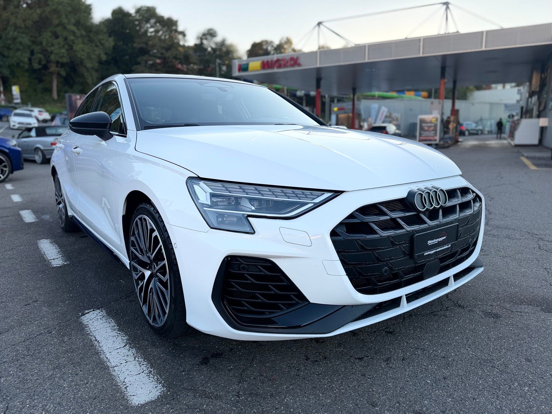 AUDI S3 Sportback TFSI quattro S-tronic-showroom-element-1