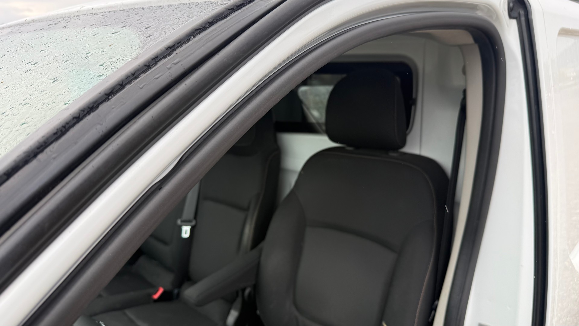 NISSAN NV300 dCi 120 2.9 L2H1 Pro-image-4