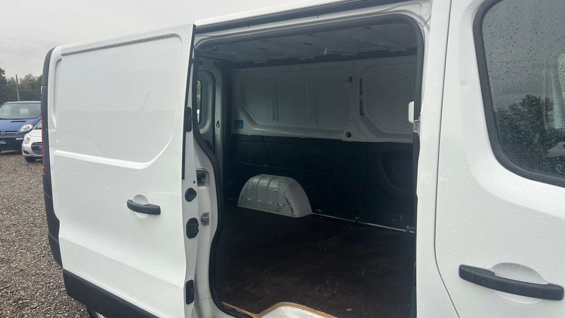NISSAN NV300 dCi 120 2.9 L2H1 Pro-image-21