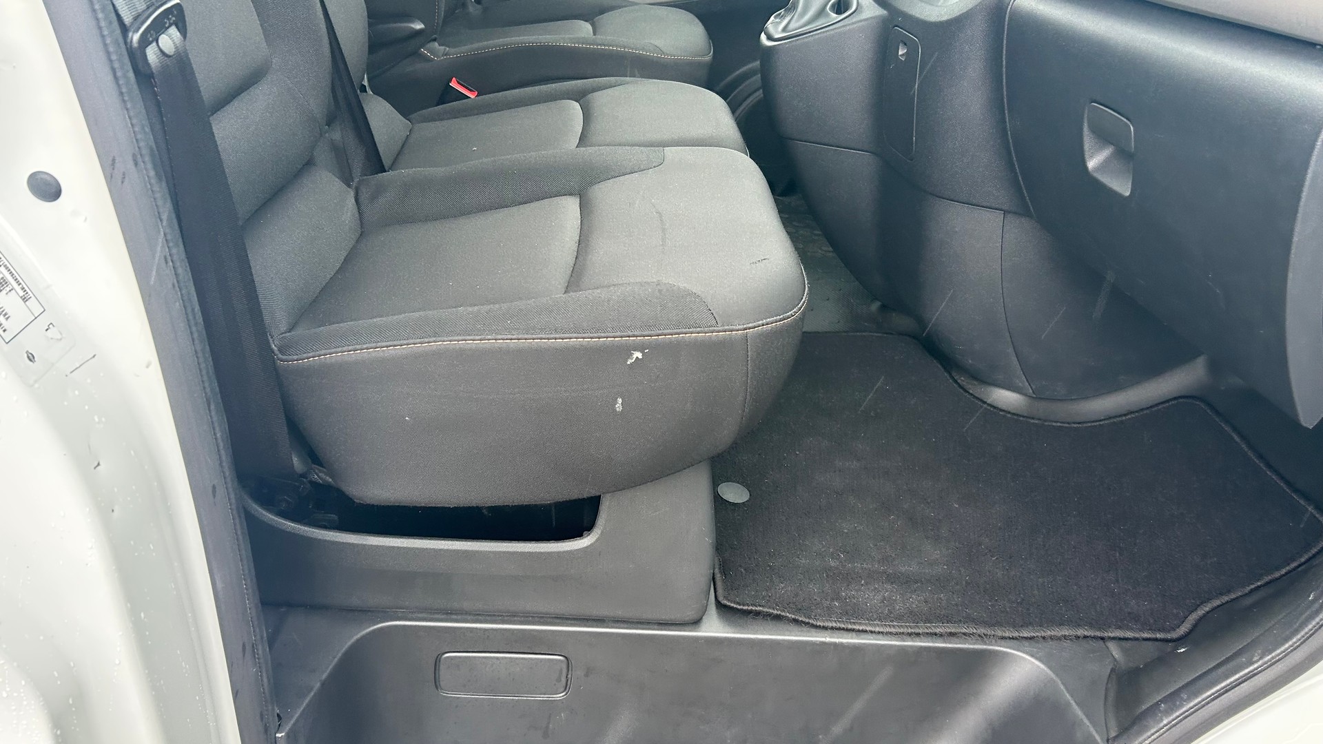 NISSAN NV300 dCi 120 2.9 L2H1 Pro-image-12