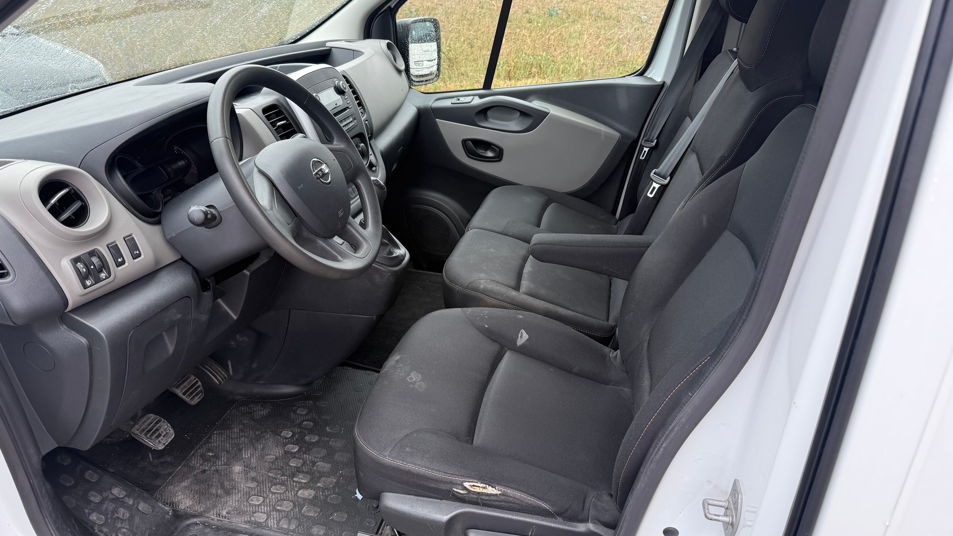 NISSAN NV300 dCi 120 2.9 L2H1 Pro-image-1