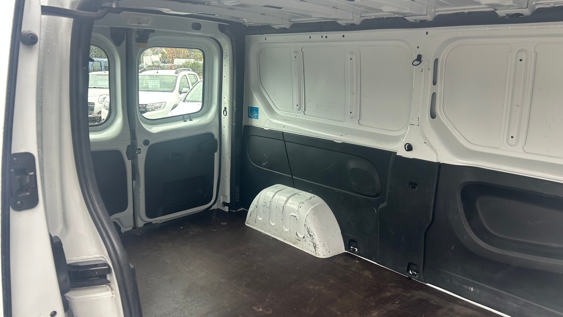NISSAN NV300 dCi 120 2.9 L2H1 Pro-image-22