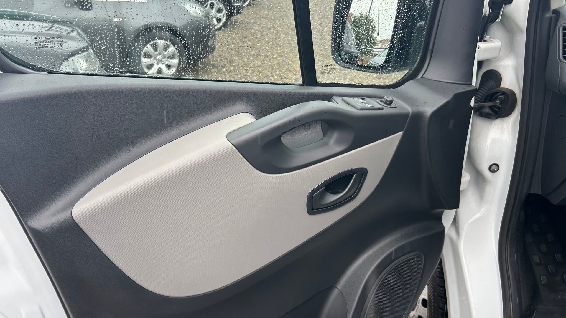 NISSAN NV300 dCi 120 2.9 L2H1 Pro-image-5