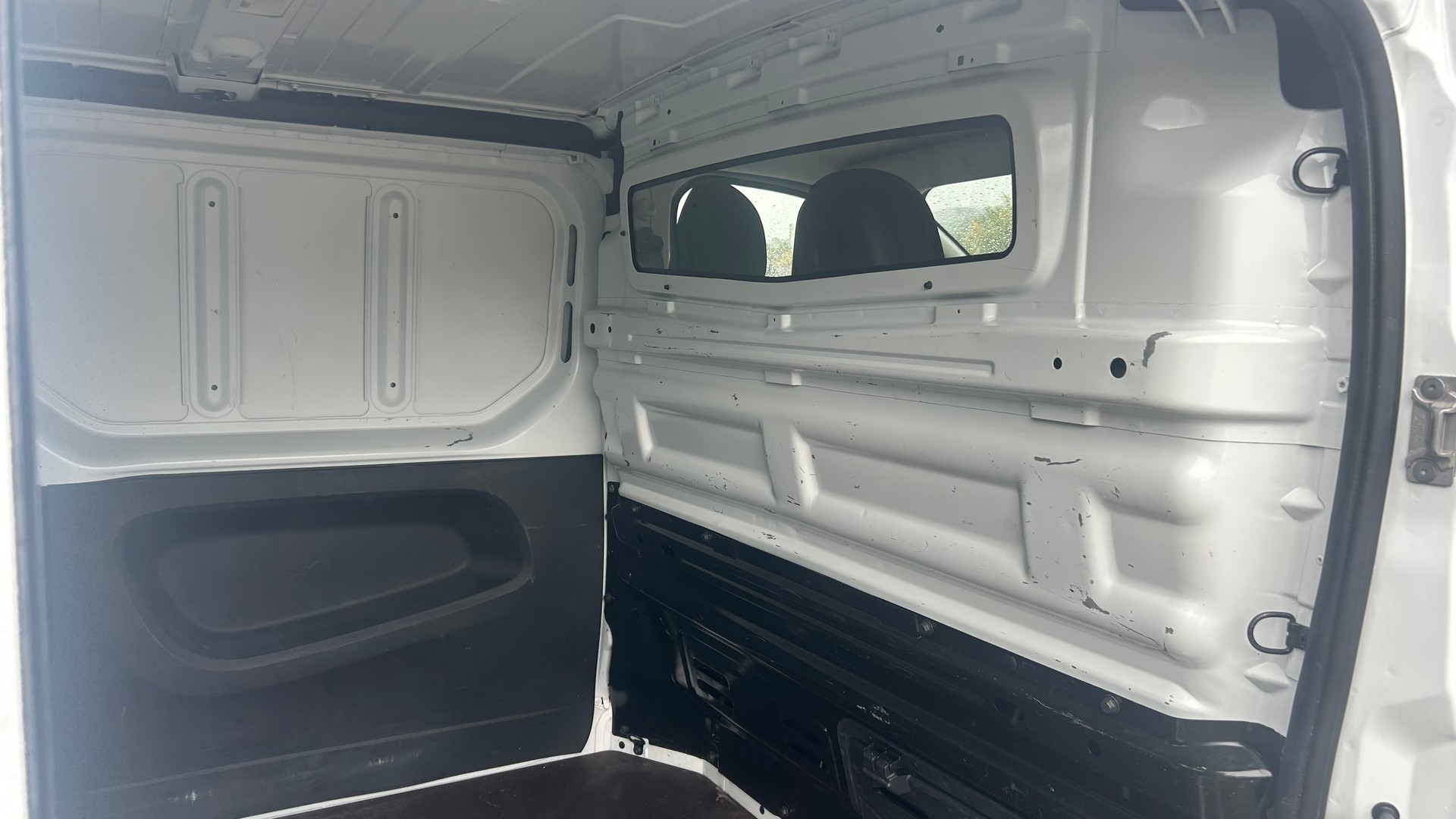 NISSAN NV300 dCi 120 2.9 L2H1 Pro-image-23