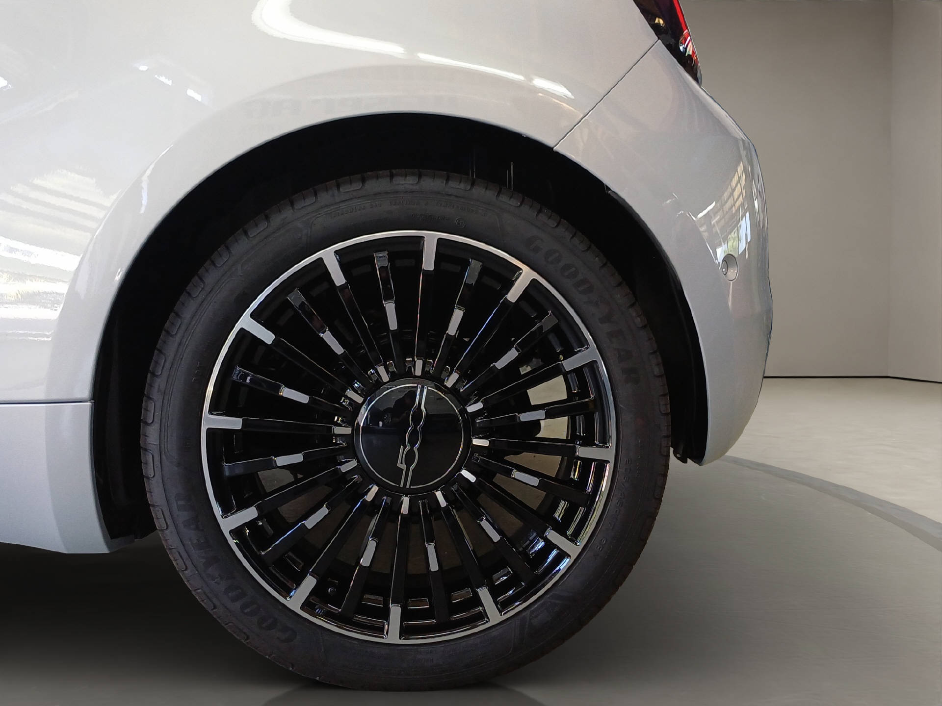 FIAT 500 Cabrio La Prima-image-9
