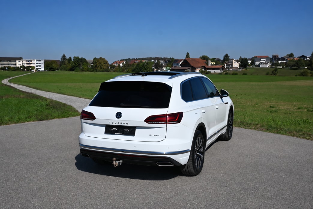 VW Touareg 3.0 TSI eHybrid AtmosphereTiptronic-image-2