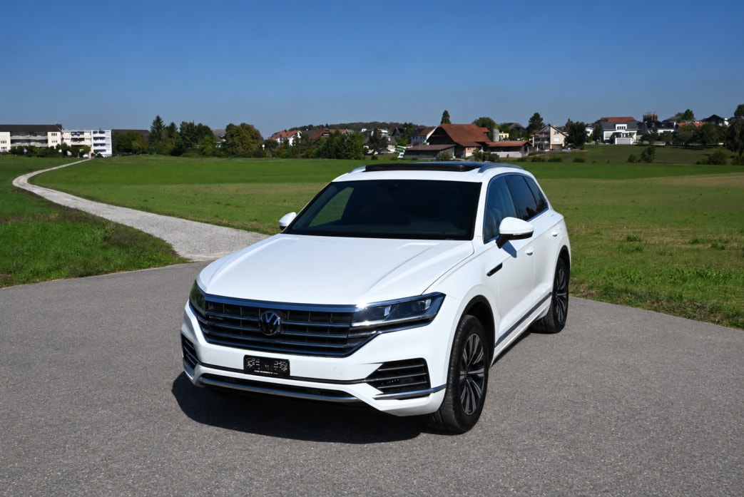 VW Touareg 3.0 TSI eHybrid AtmosphereTiptronic-image-0